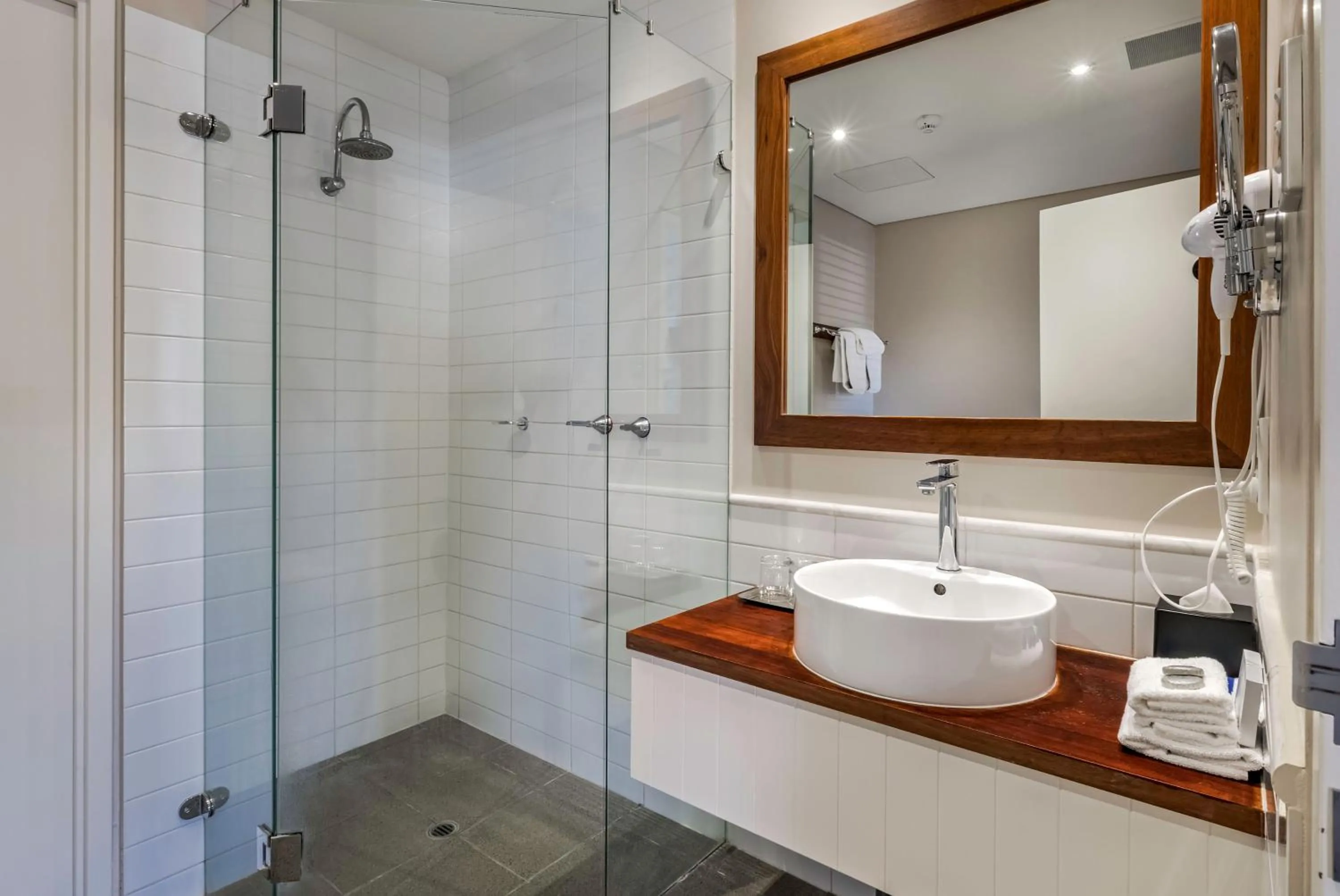 Shower in Caves House Hotel & Apartments Yallingup