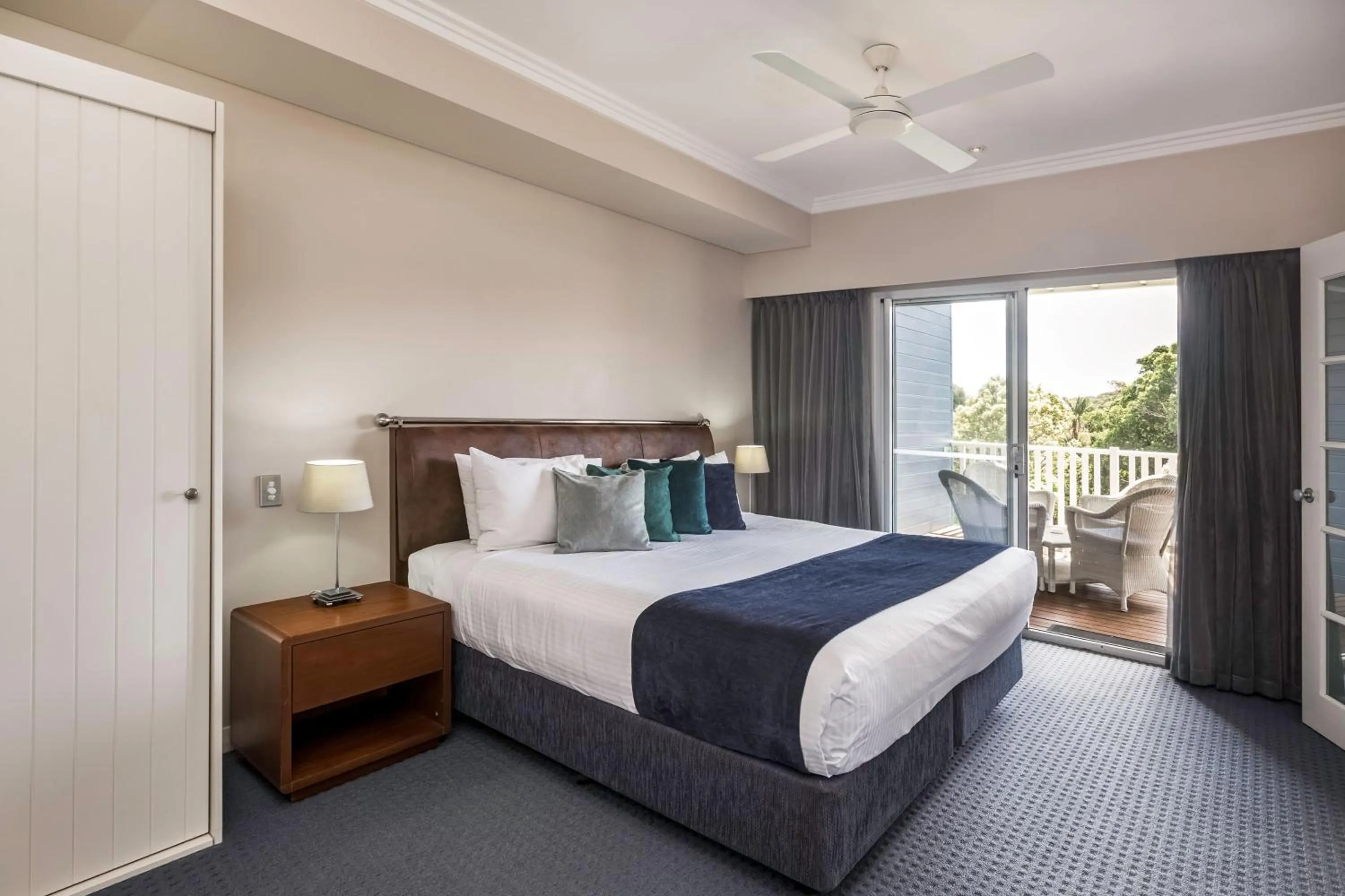 Balcony/Terrace, Bed in Caves House Hotel & Apartments Yallingup