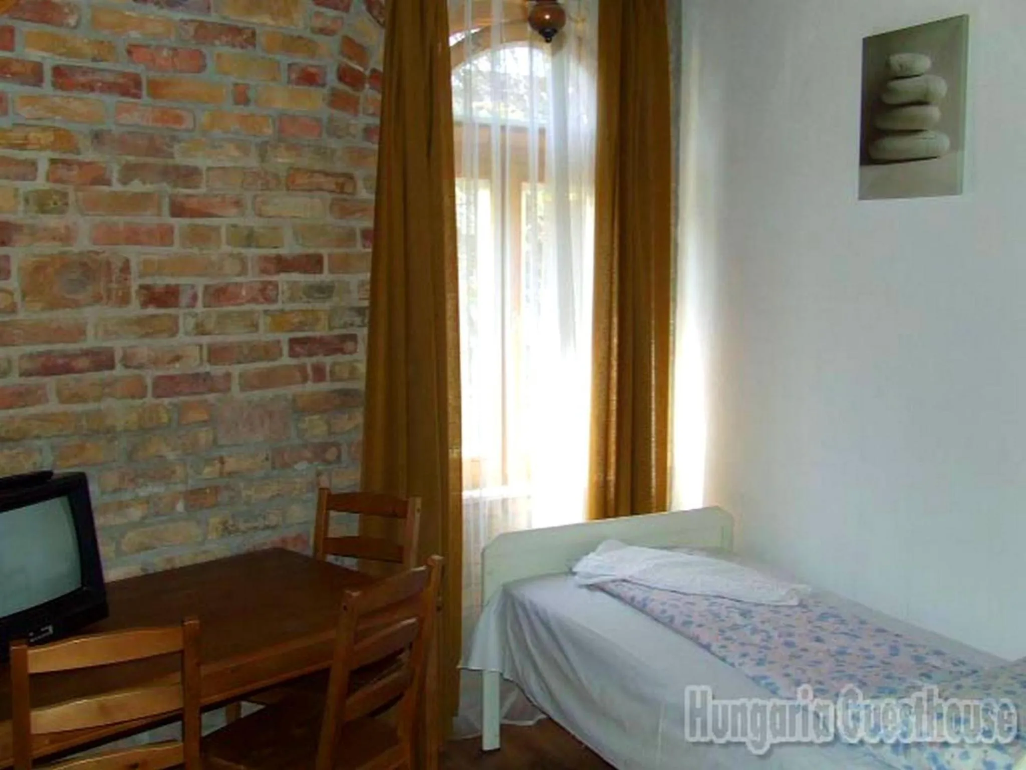 Triple Room with Shared Bathroom in Hungaria Guesthouse