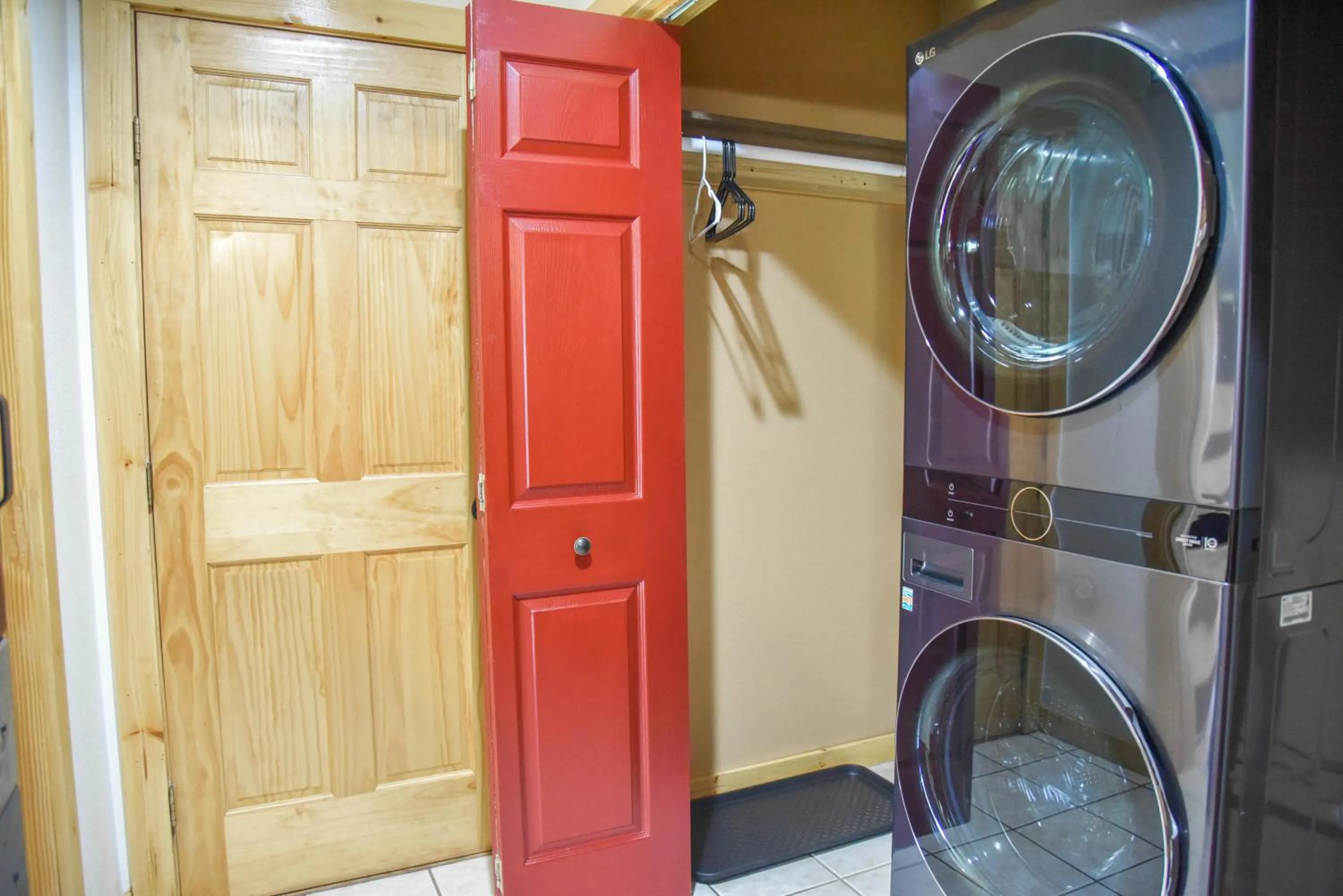 Property building in Mountain Memories, Walk To Ski Area, Town, Fishing