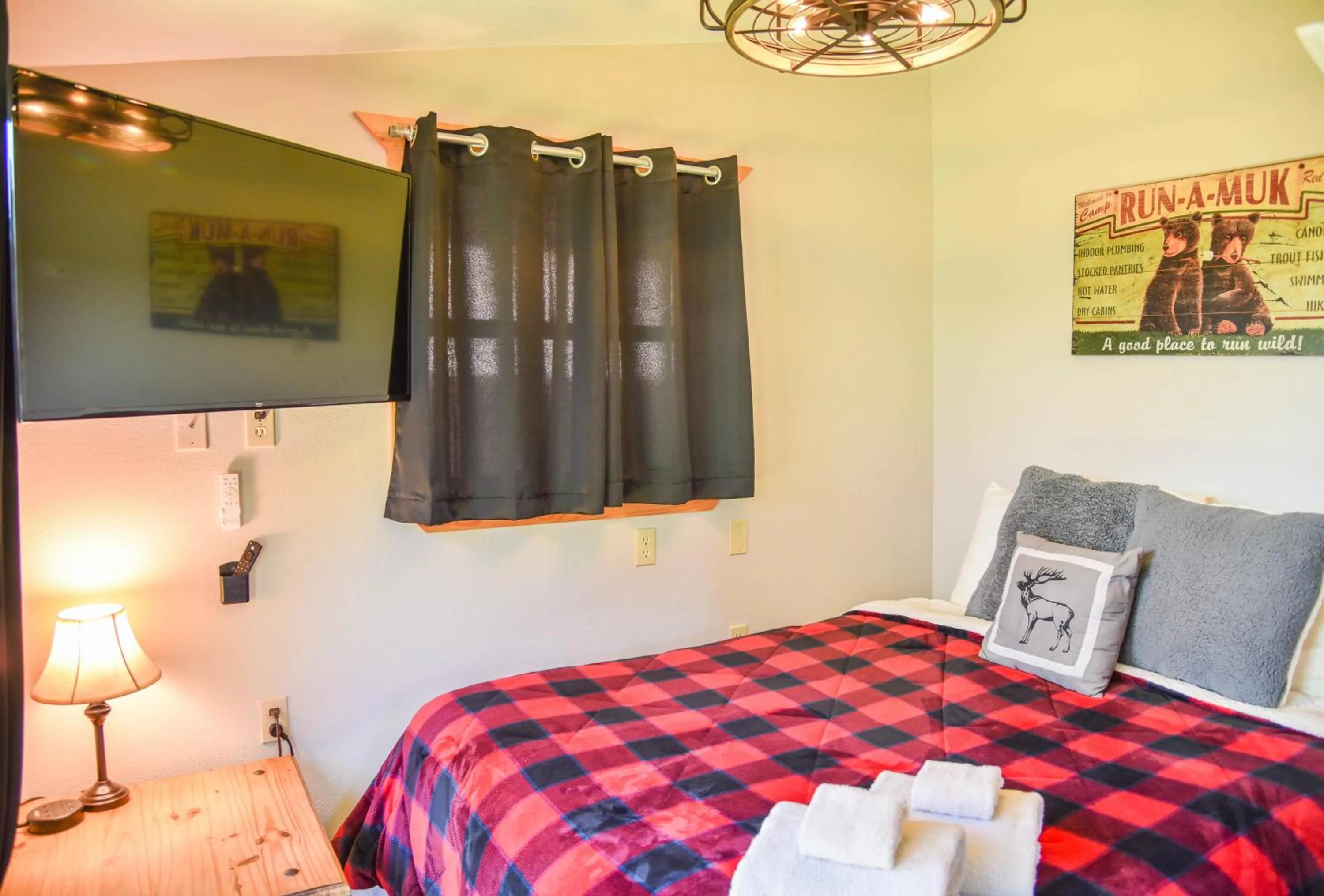 Property building, Bed in Mountain Memories, Walk To Ski Area, Town, Fishing