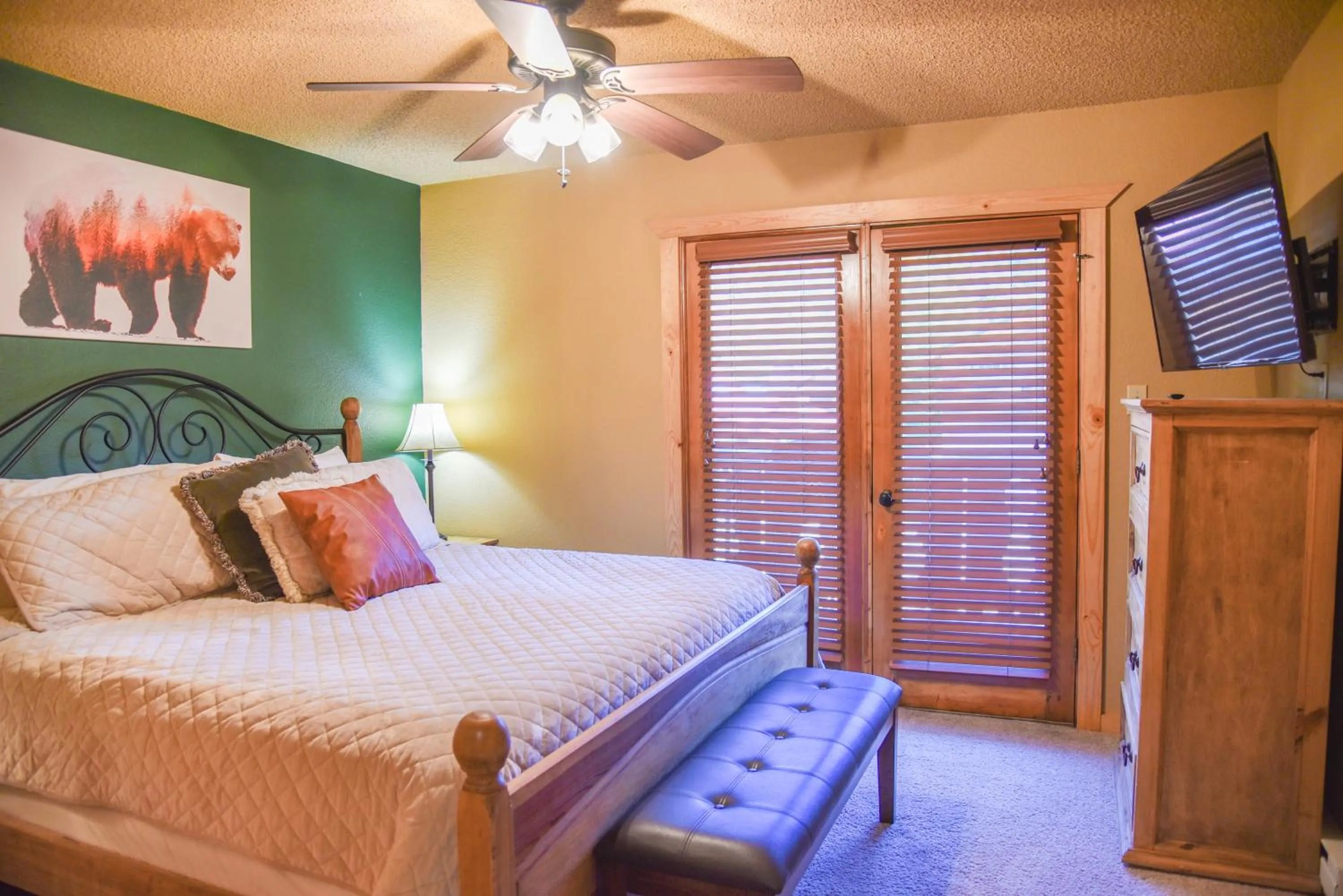 Property building, Bed in Mountain Memories, Walk To Ski Area, Town, Fishing