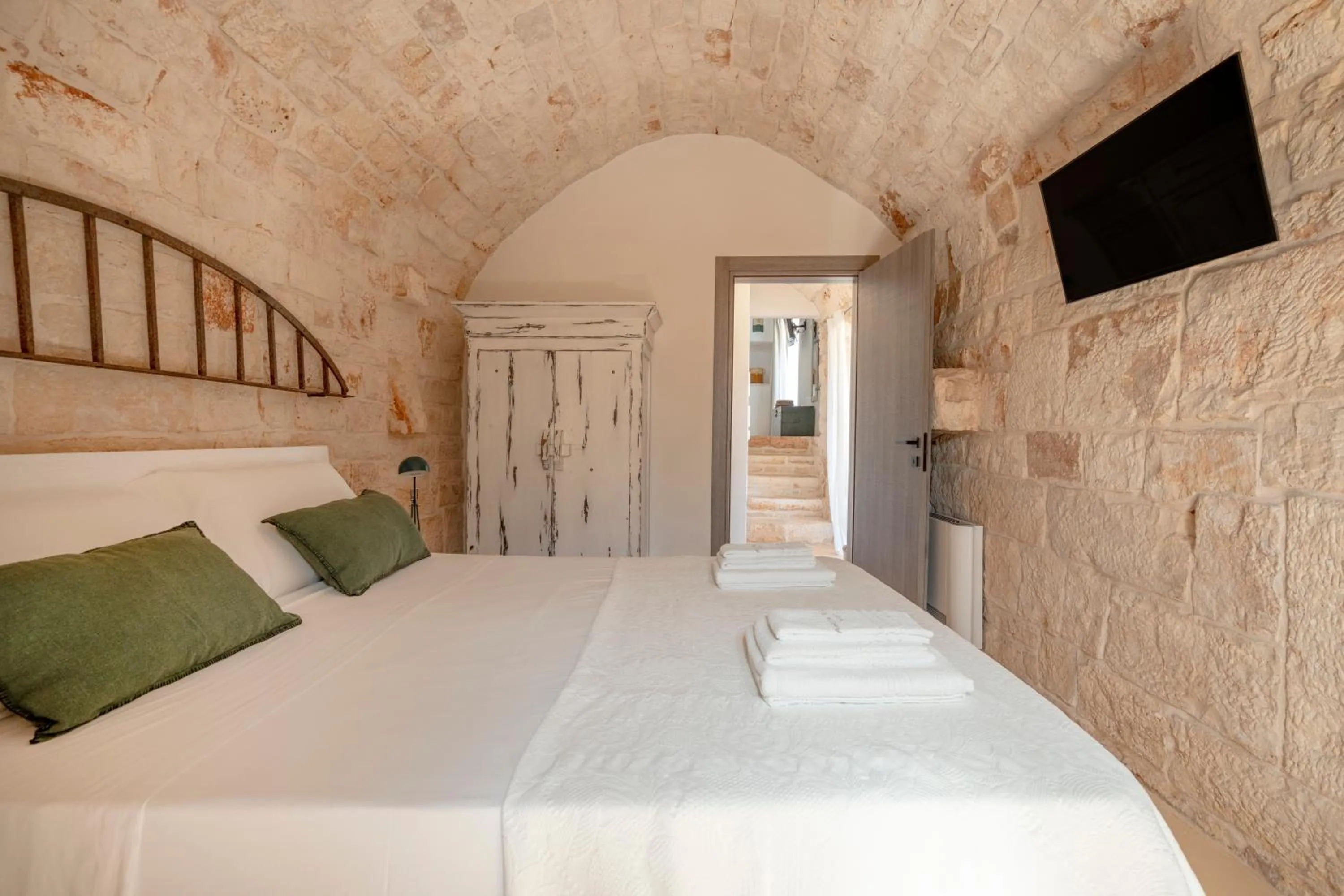 Bed in Augusta Trulli Resort B&B