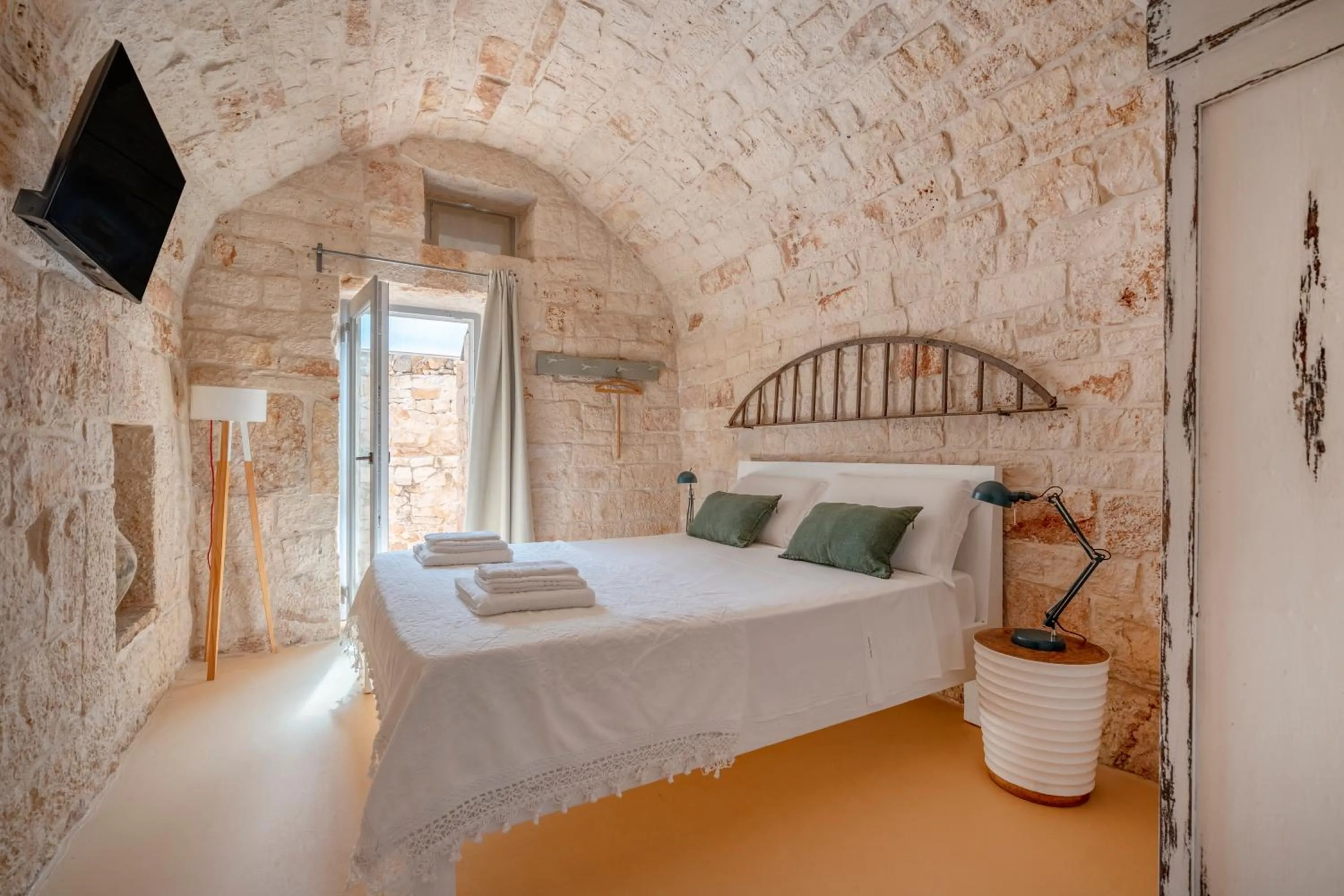 Bed in Augusta Trulli Resort B&B