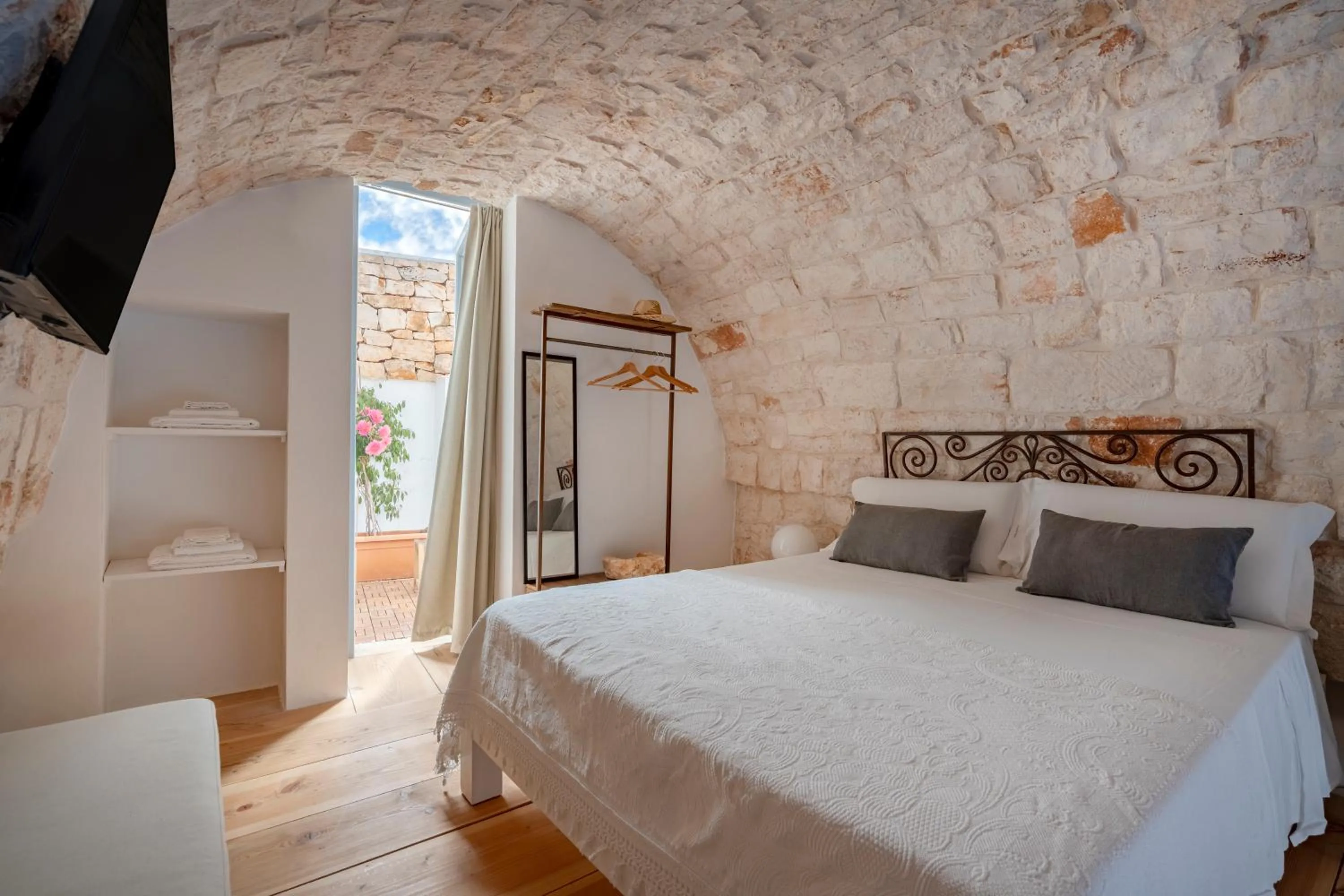Bed in Augusta Trulli Resort B&B