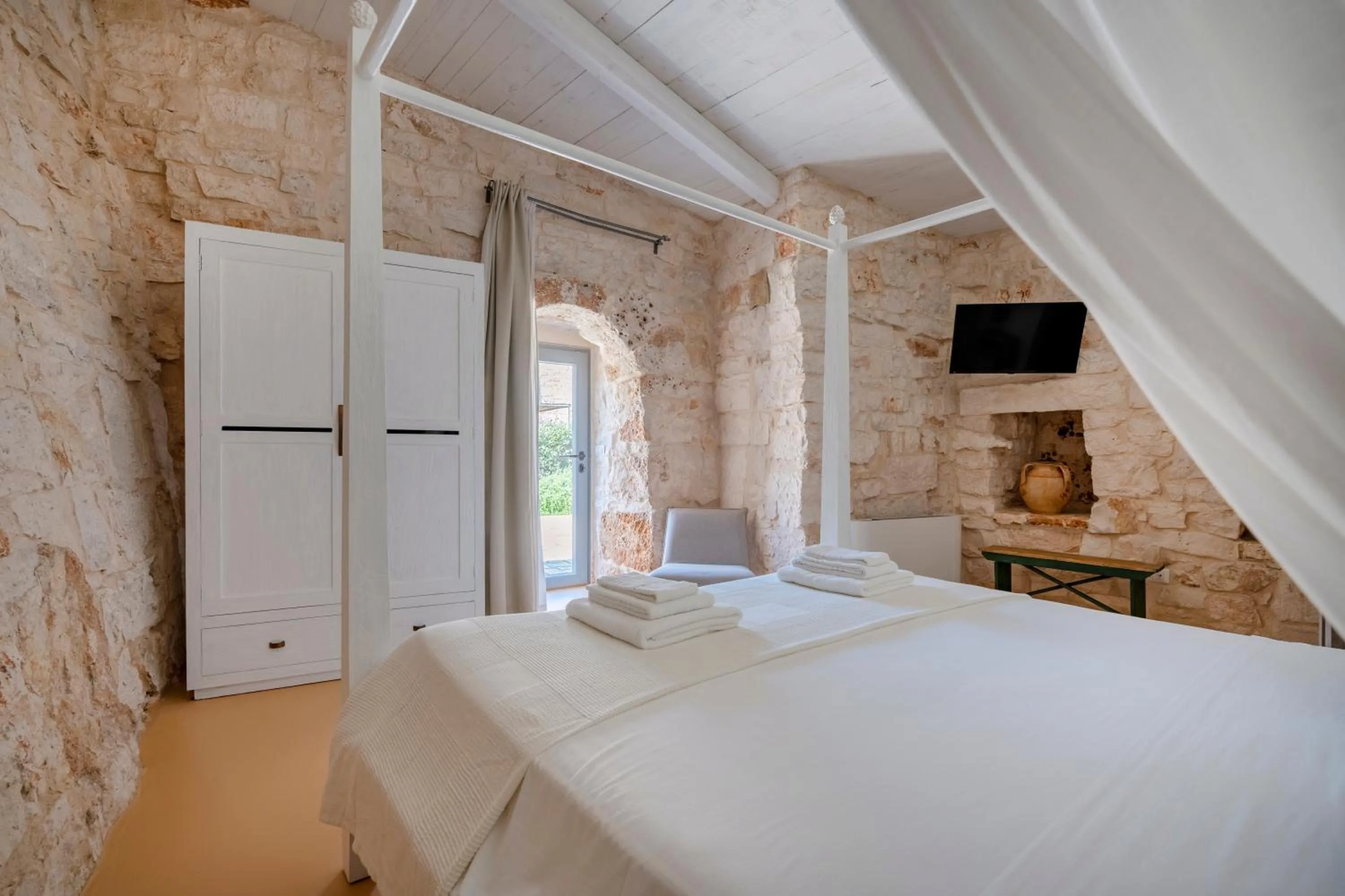 Bed in Augusta Trulli Resort B&B