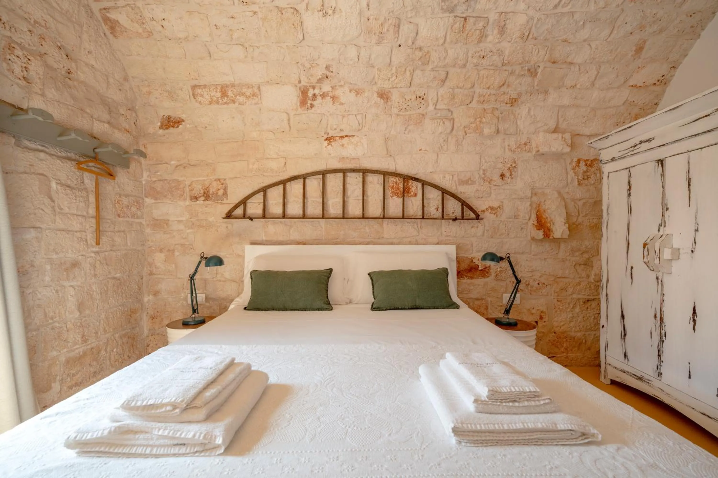 Bed in Augusta Trulli Resort B&B