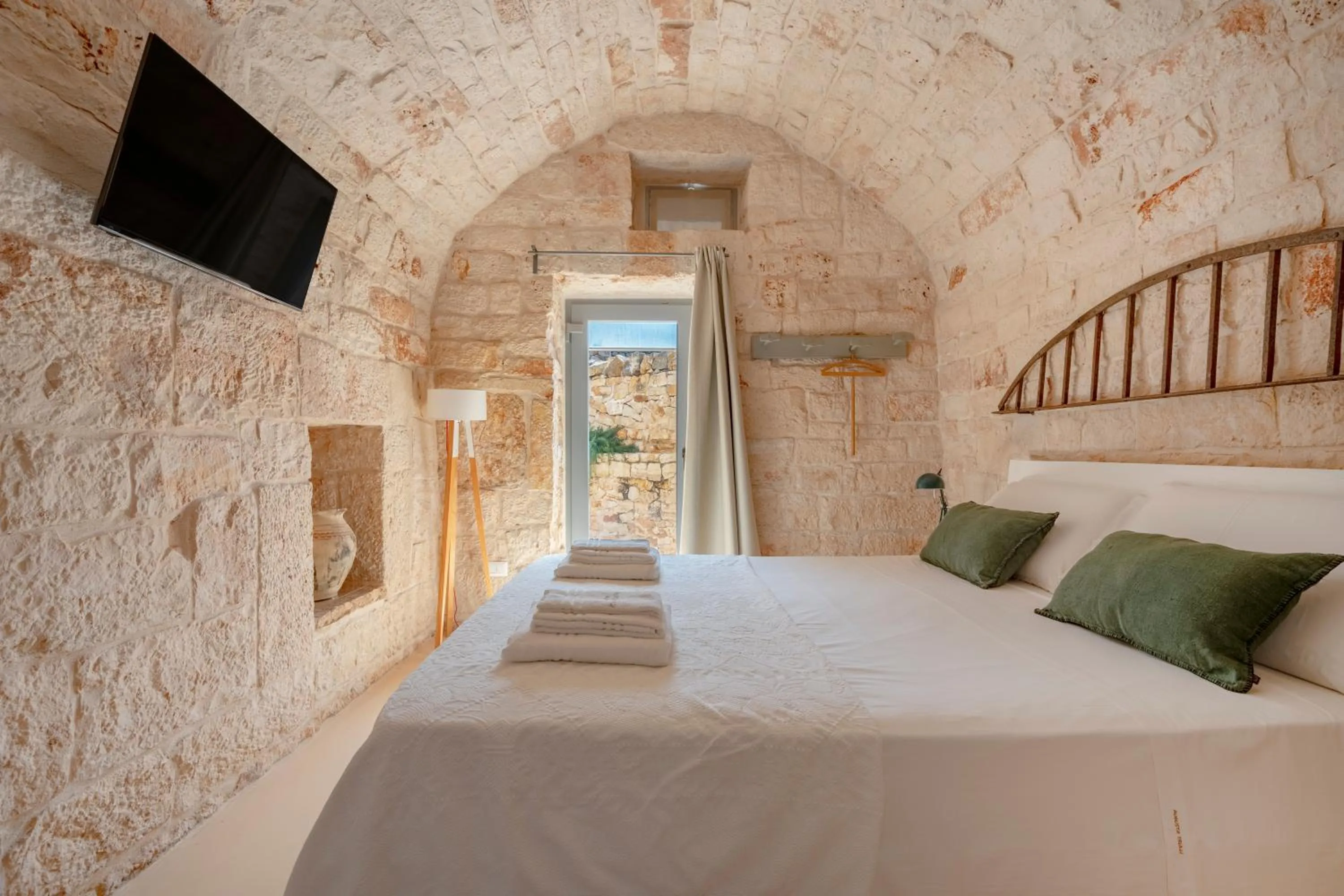 Bed in Augusta Trulli Resort B&B