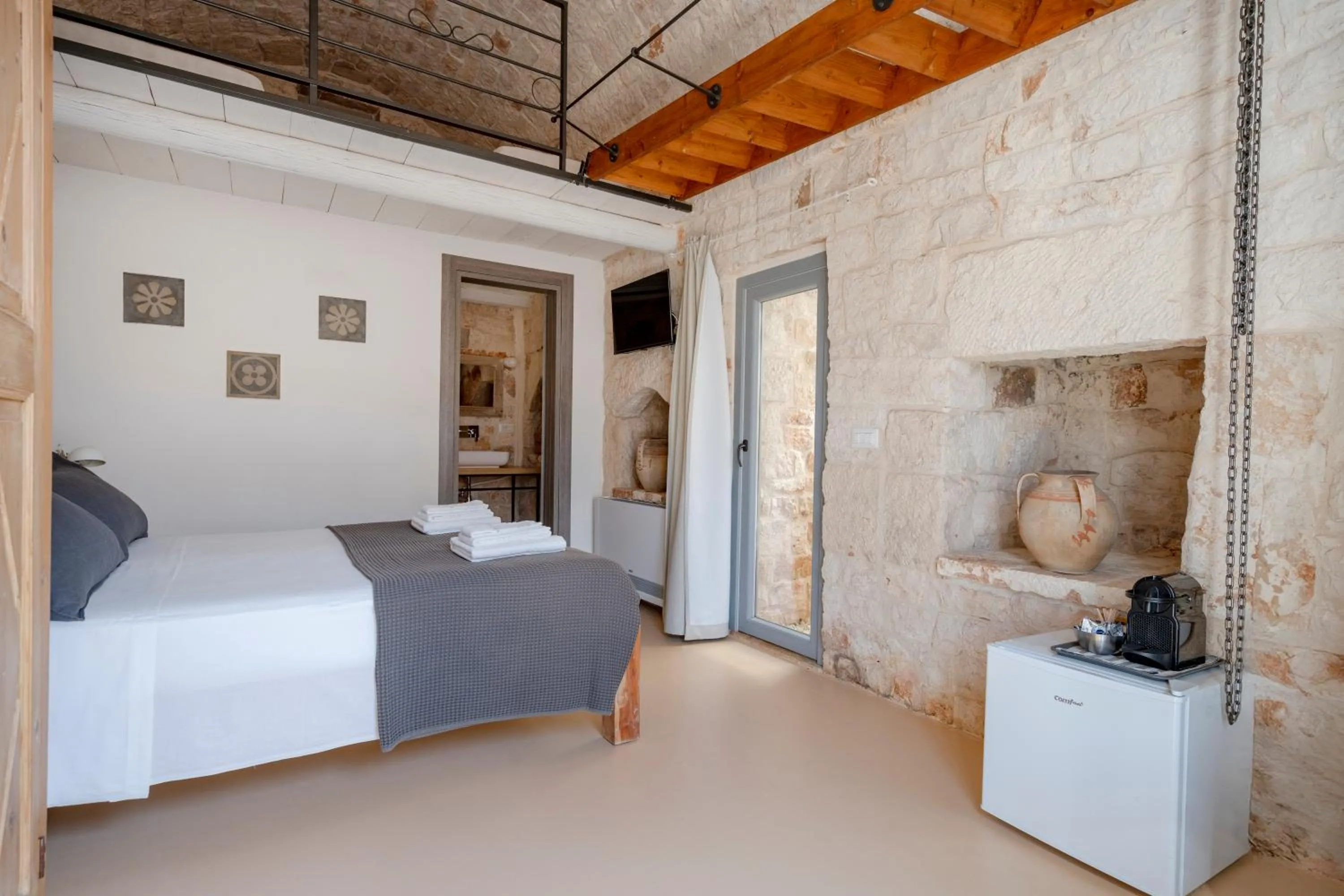 Bed in Augusta Trulli Resort B&B
