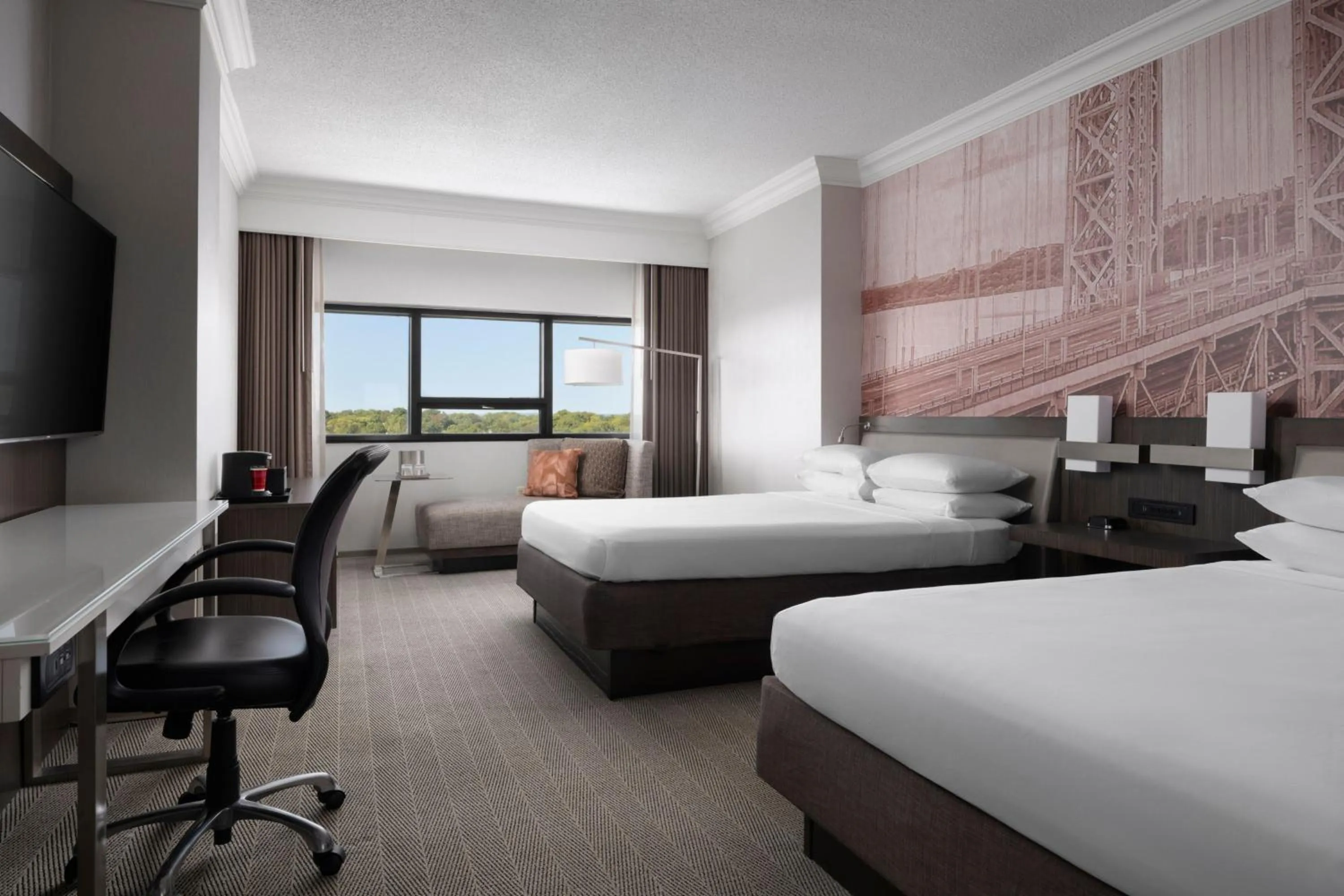 Photo of the whole room, Bed in Teaneck Marriott at Glenpointe