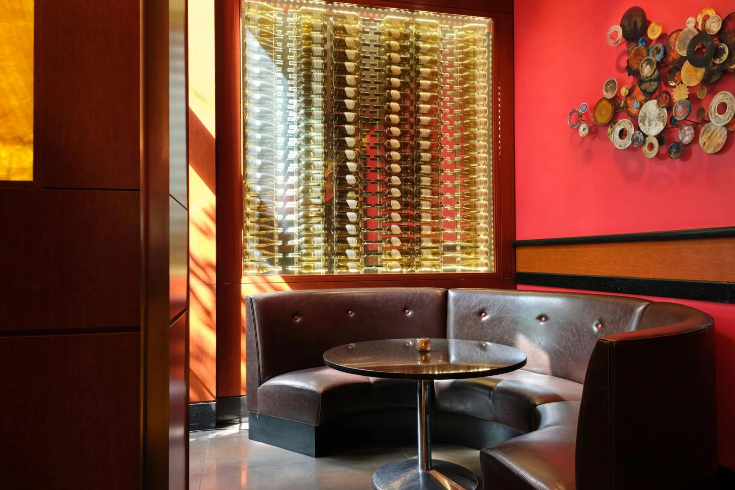 Lounge or bar in Teaneck Marriott at Glenpointe