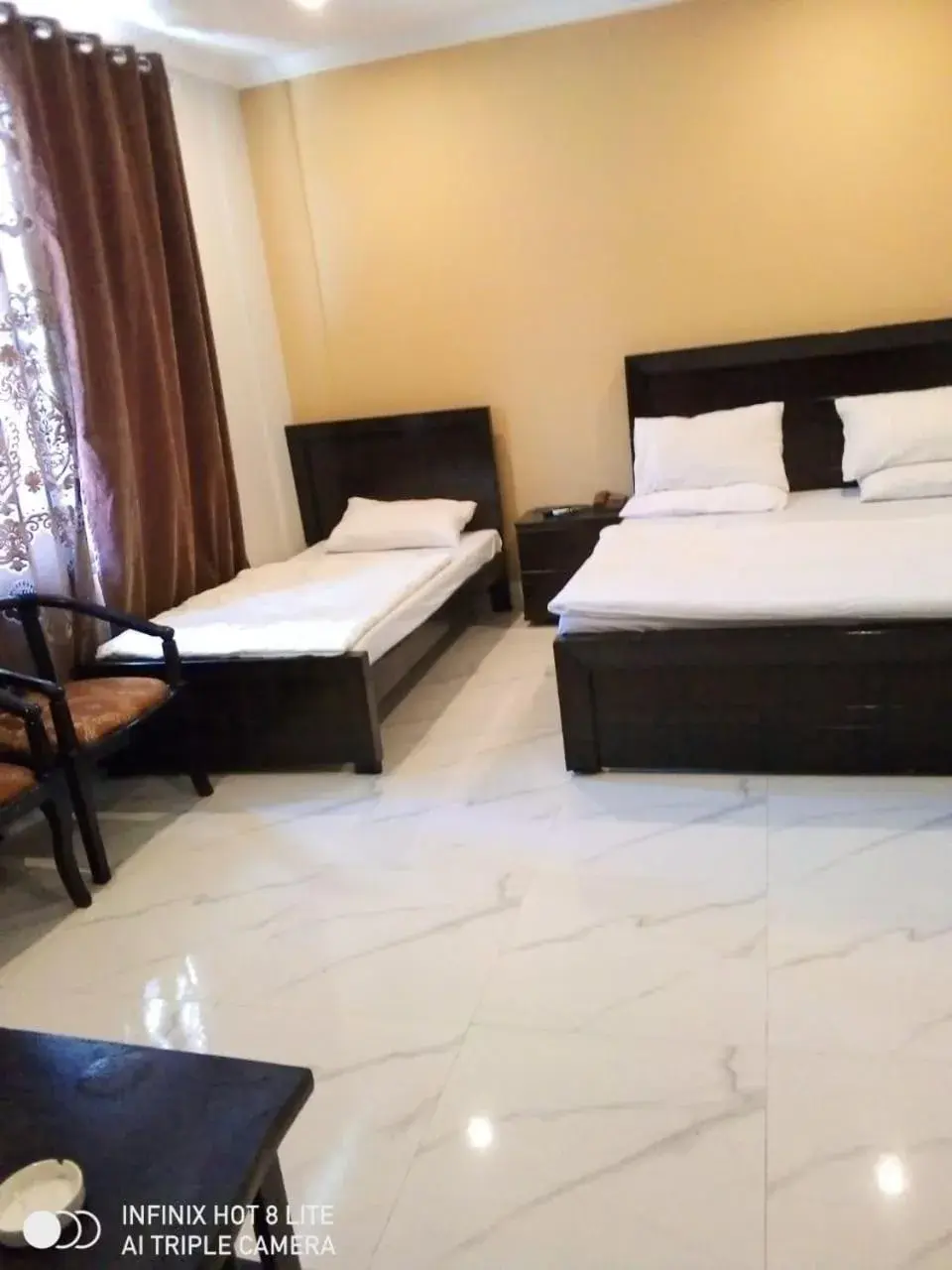 Triple Room in Hotel La Orilla Muzaffarabad Triple Room in Hotel La Orilla Muzaffarabad