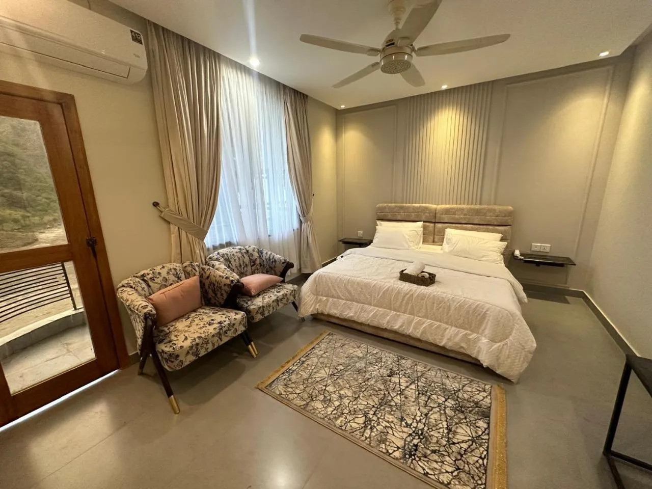 Bed in Hotel La Orilla Muzaffarabad