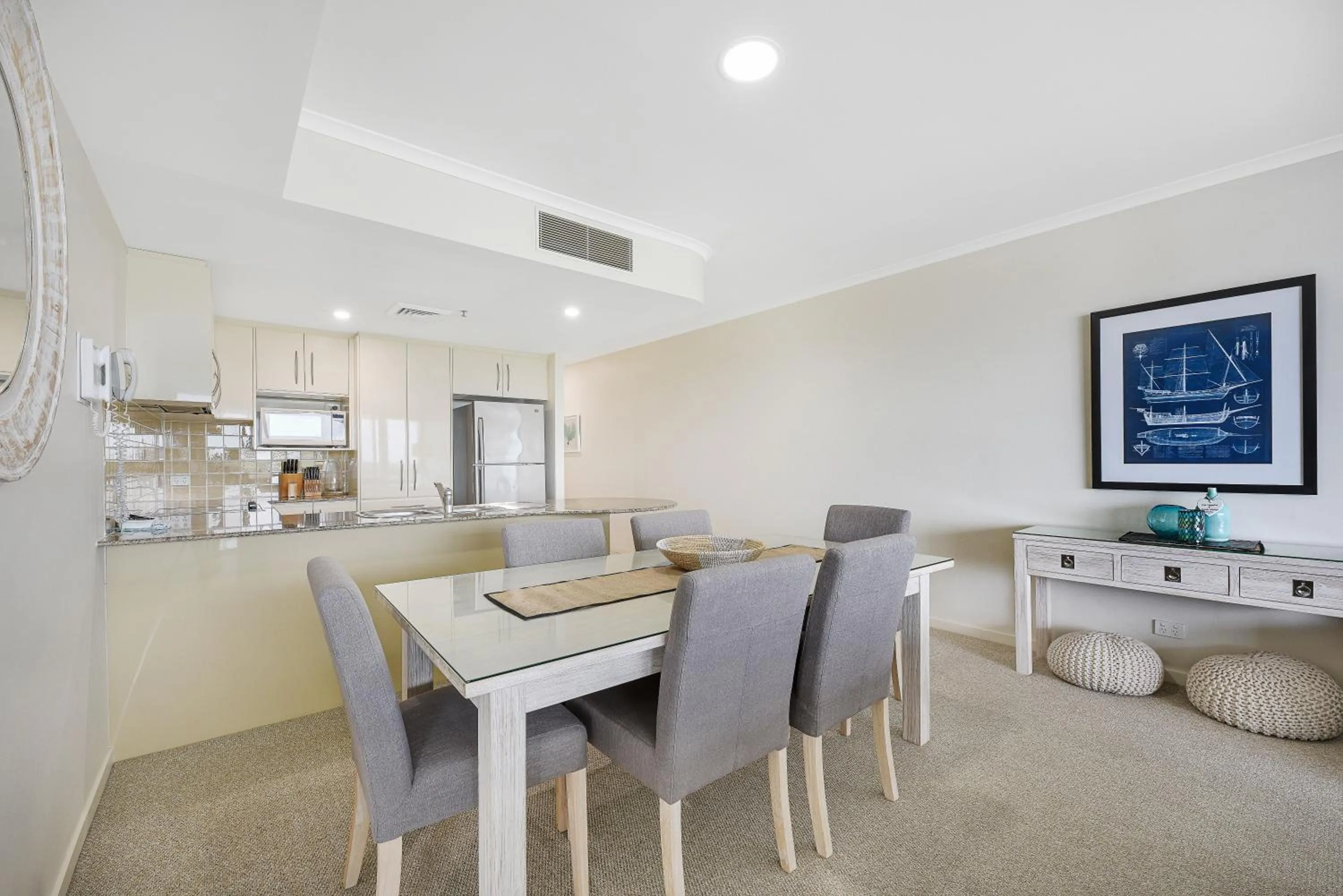 Dining area in The Duporth Riverside