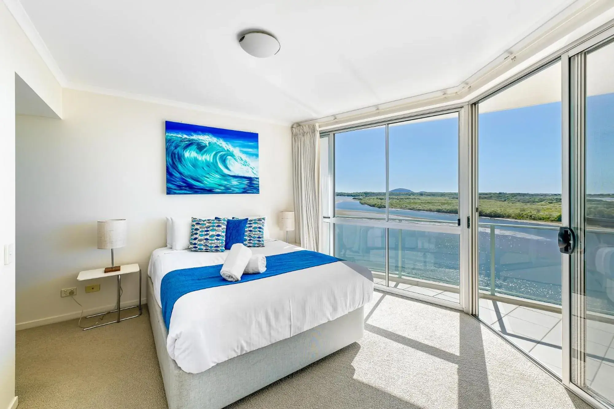 Two-Bedroom Apartment with Water View in The Duporth Riverside Two-Bedroom Apartment with Water View in The Duporth Riverside