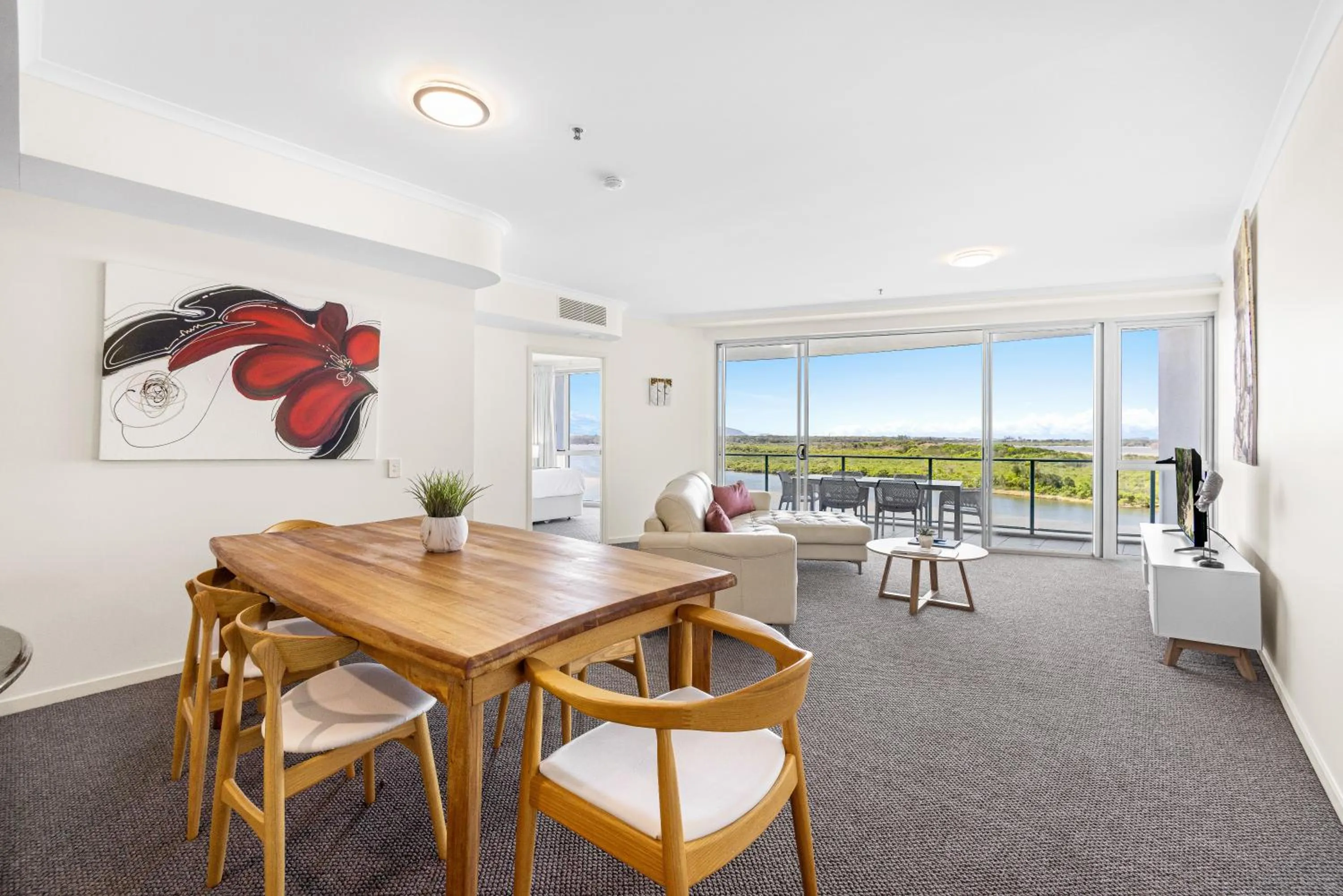 Dining area in The Duporth Riverside