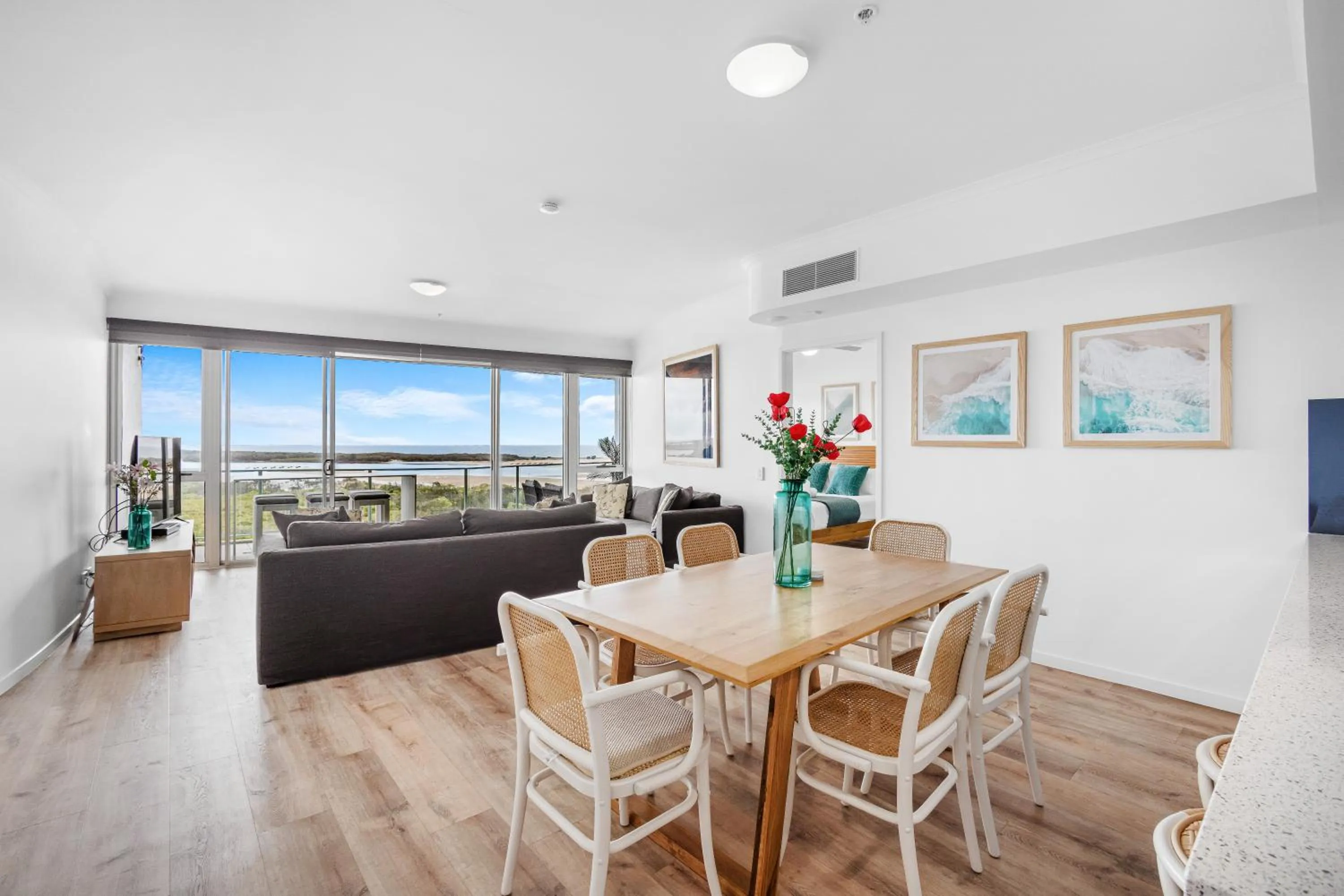 Dining area in The Duporth Riverside