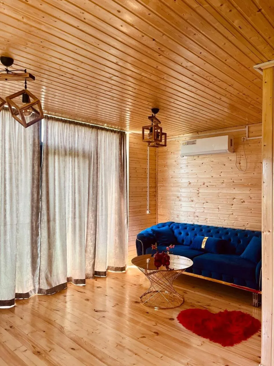 Living room, Bed in Paradise Inn