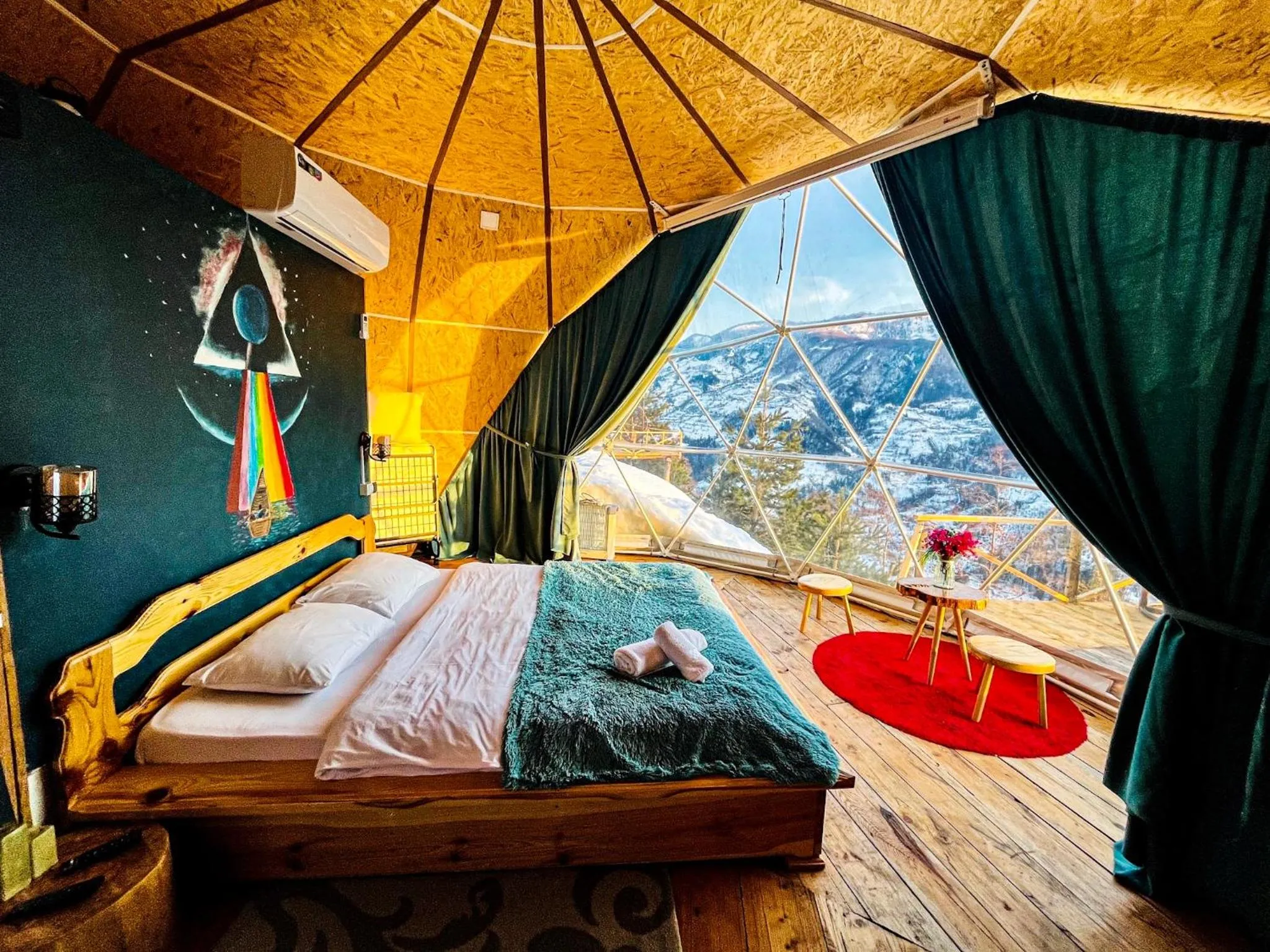 Bedroom, Bed in Paradise Inn