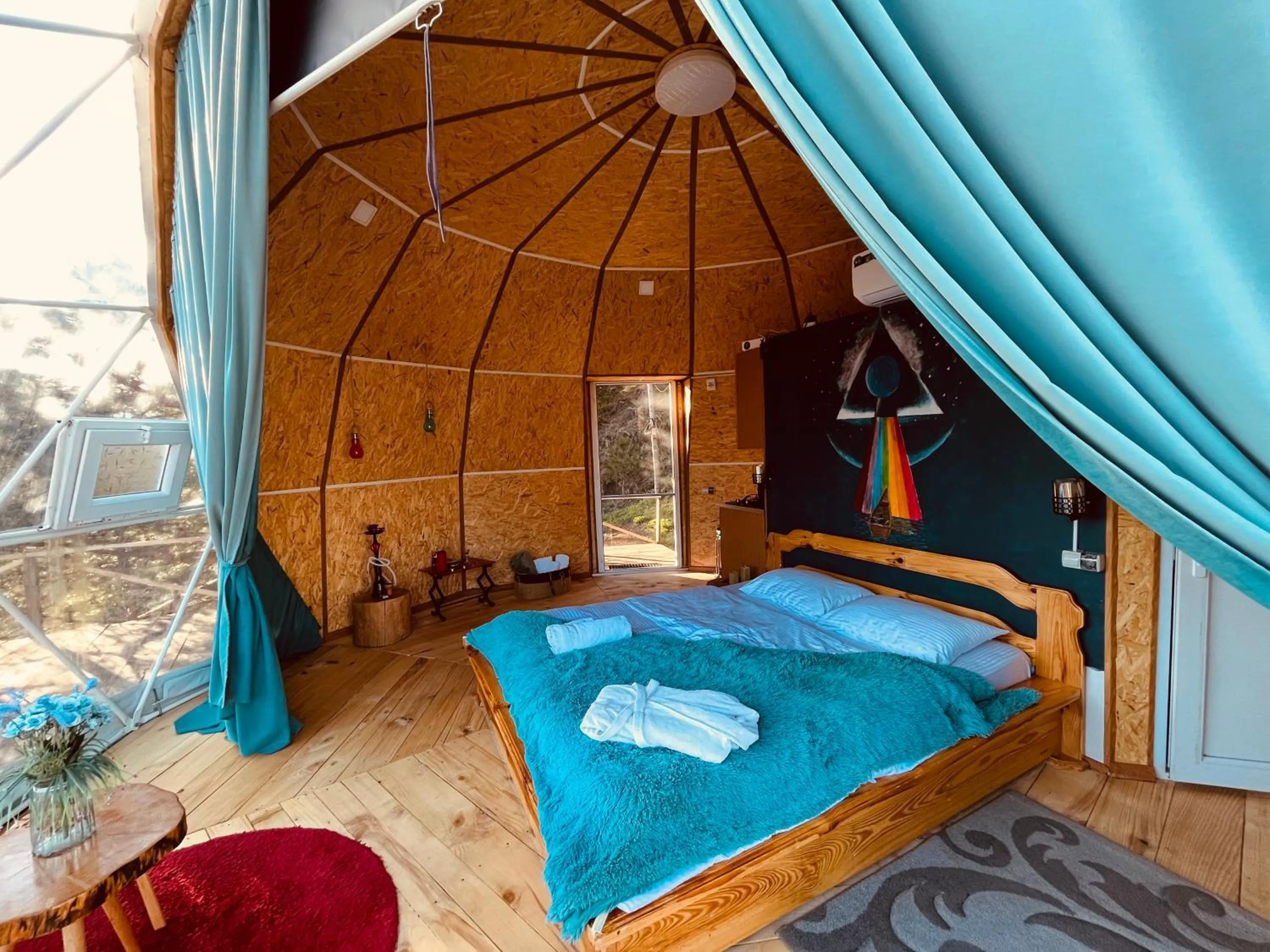 Photo of the whole room, Bed in Paradise Inn