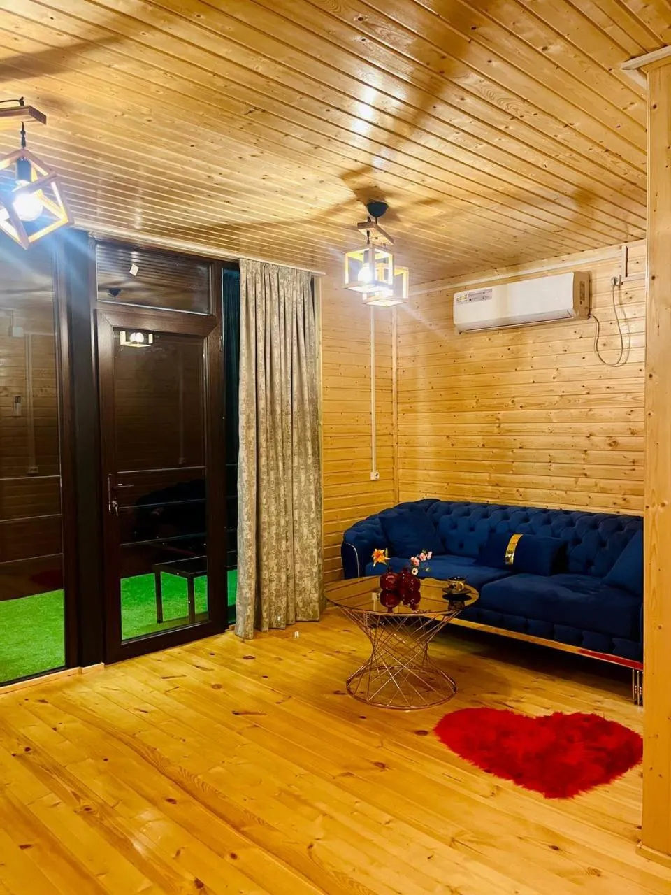 Living room in Paradise Inn