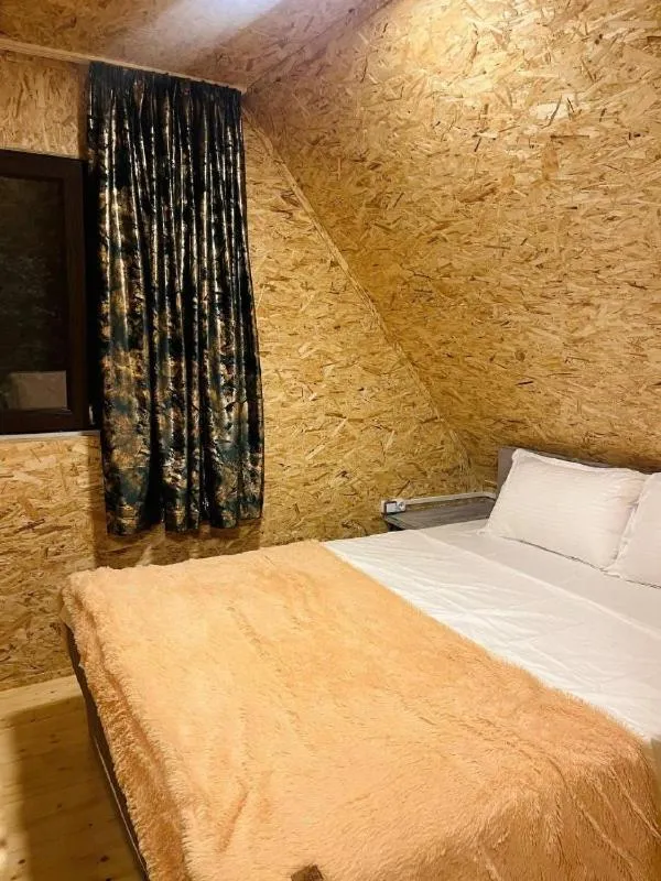 Bedroom, Bed in Paradise Inn