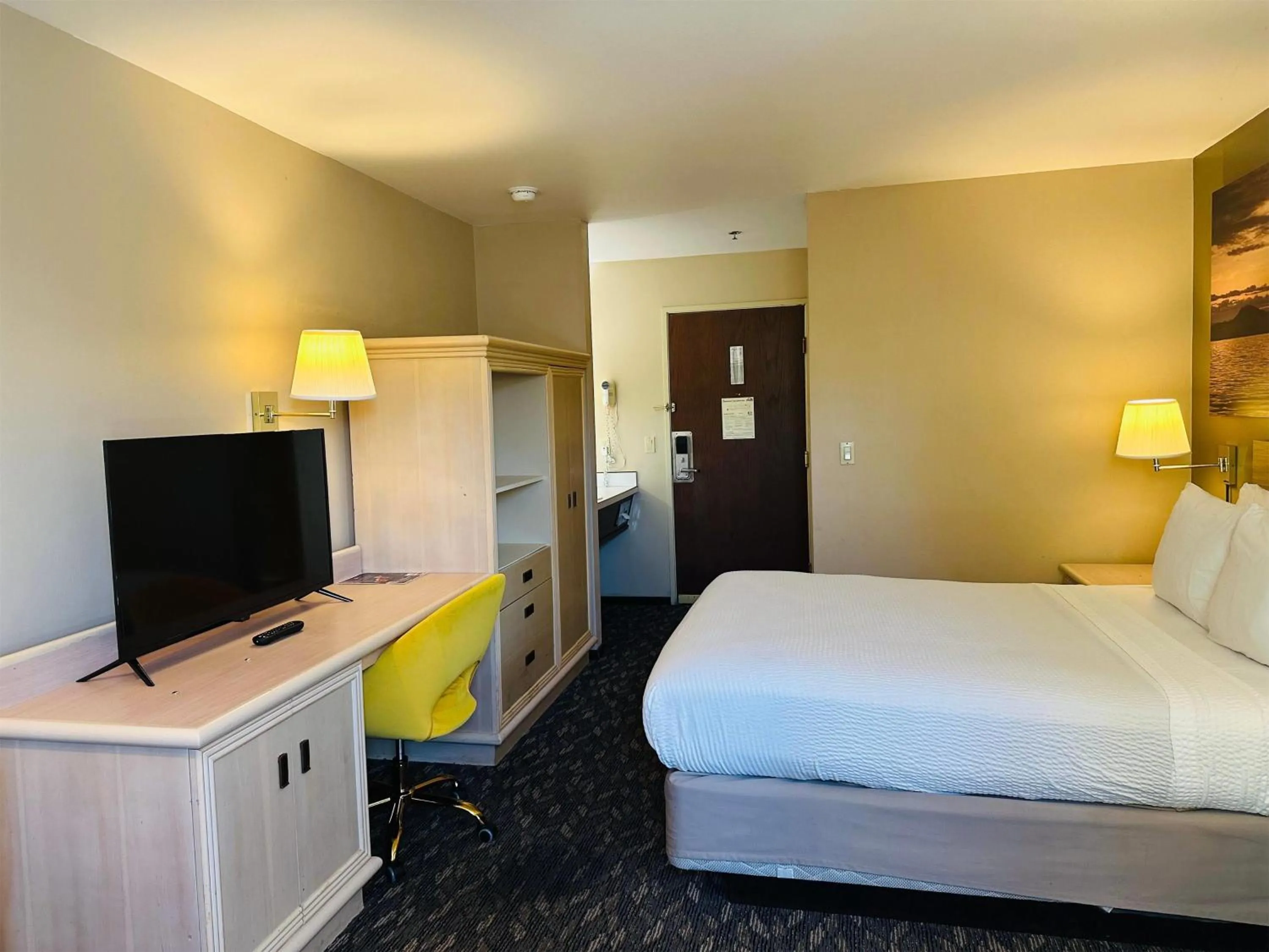 Photo of the whole room, Bed in Days Inn by Wyndham Seatac Airport