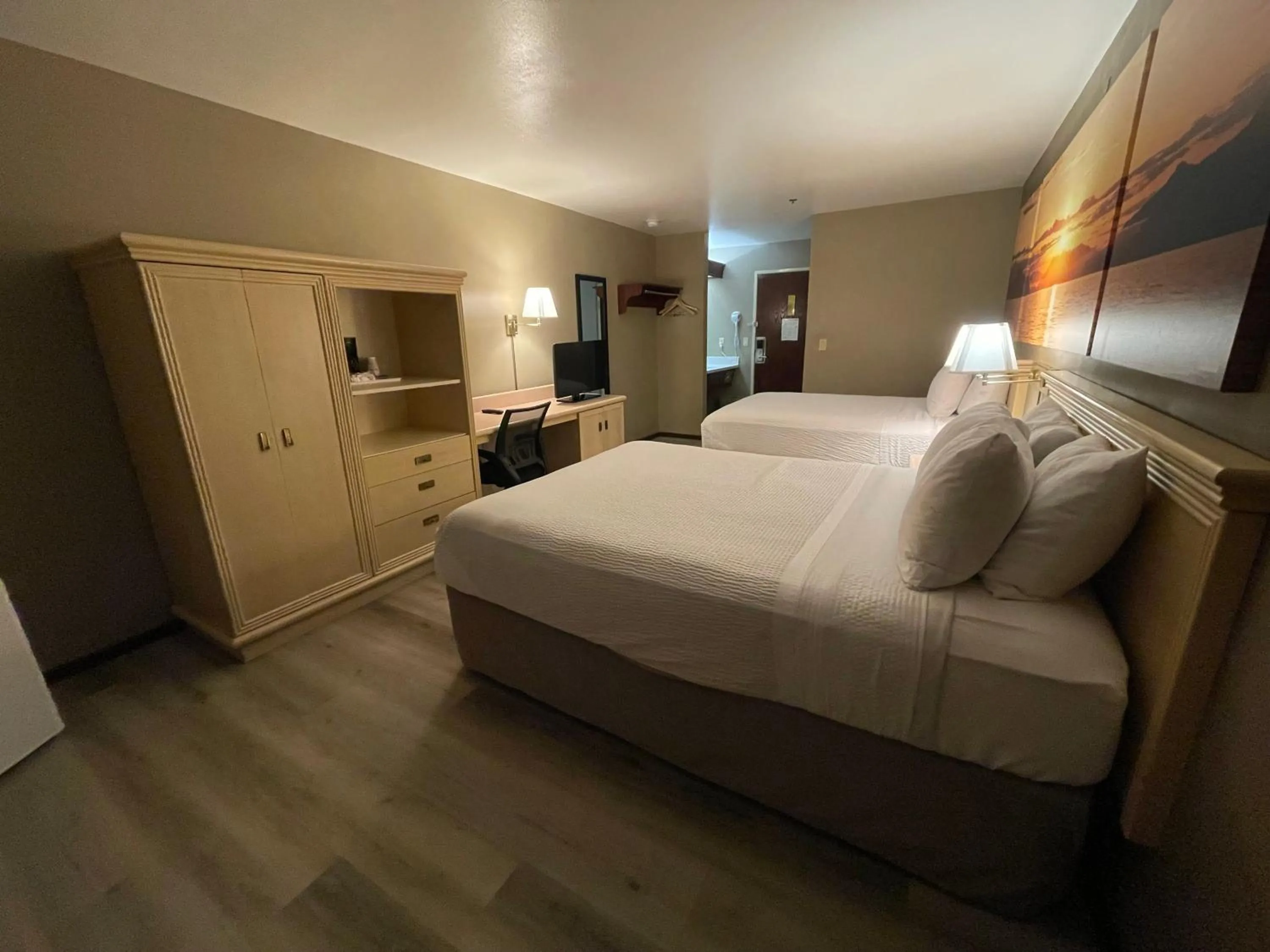 Bed in Days Inn by Wyndham Seatac Airport