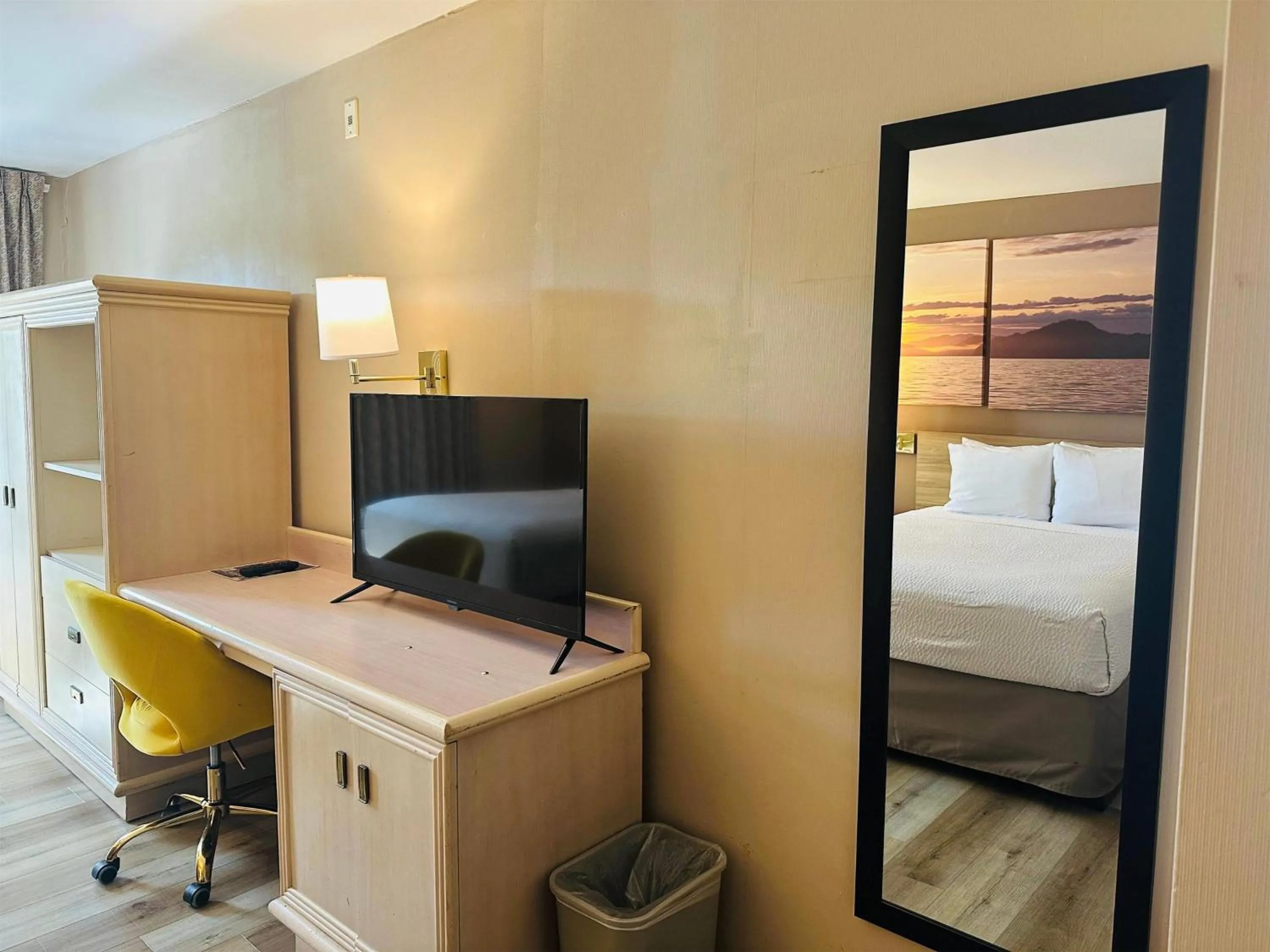 Photo of the whole room, Bed in Days Inn by Wyndham Seatac Airport