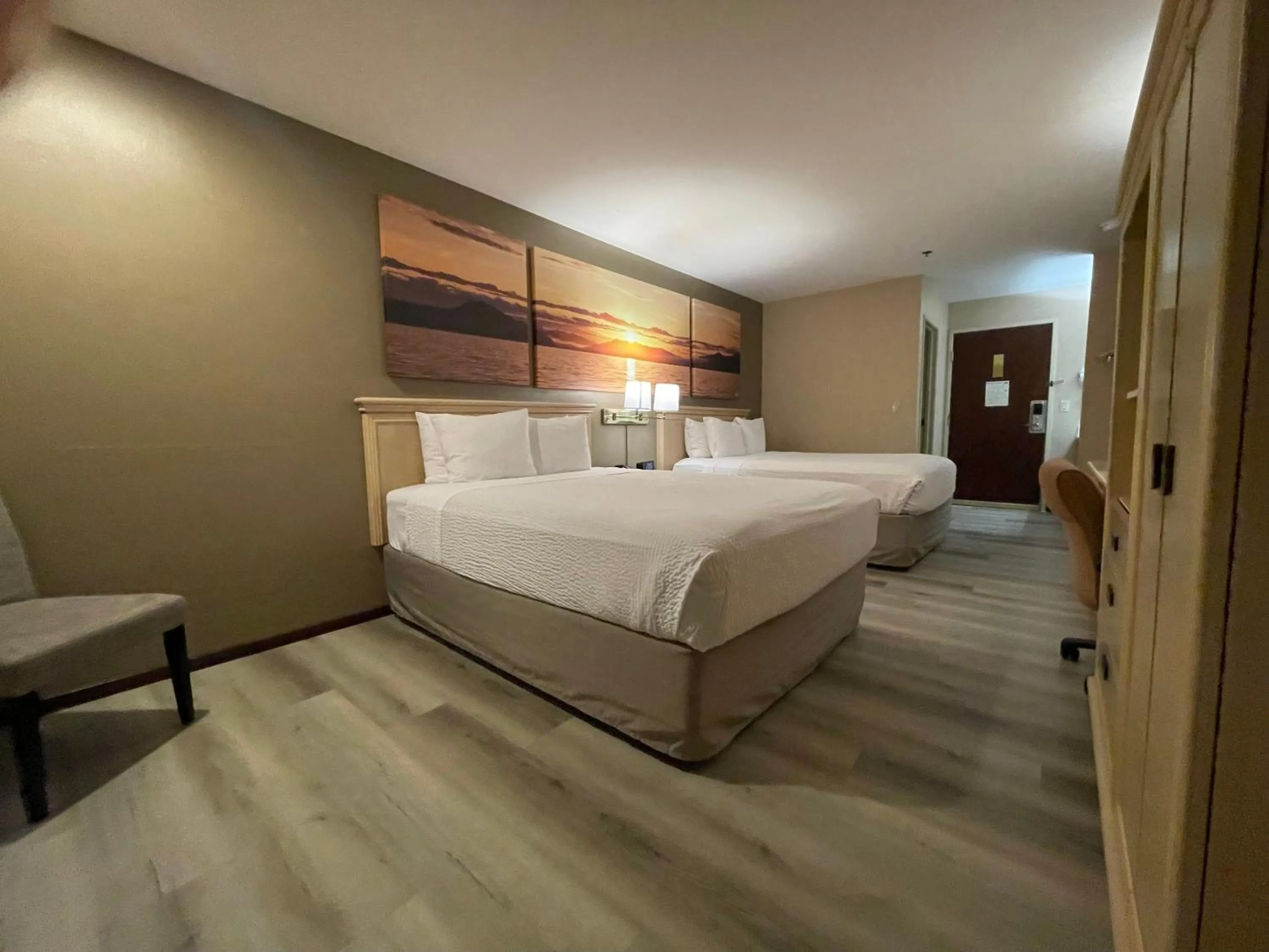 Bed in Days Inn by Wyndham Seatac Airport