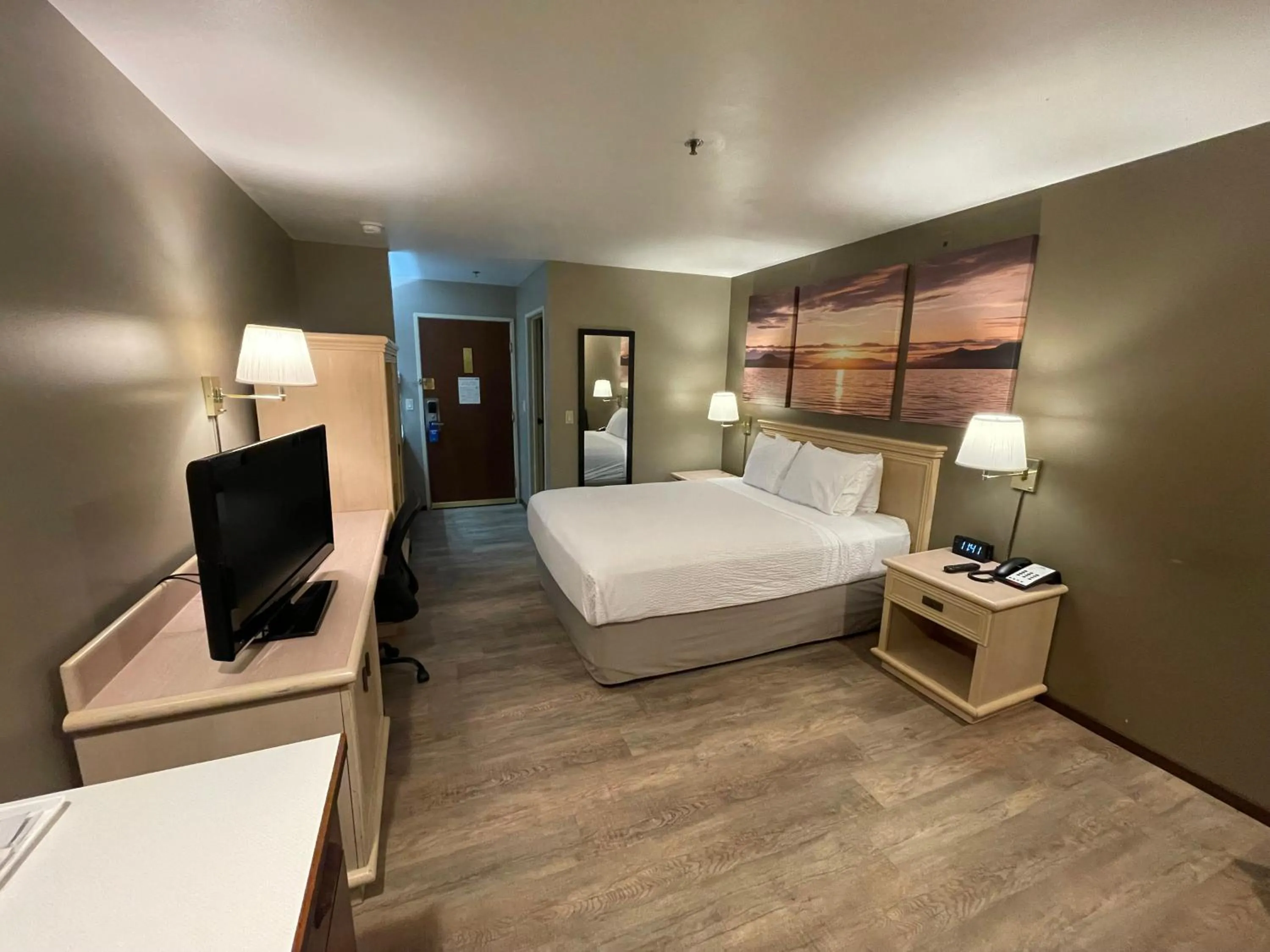 Bed in Days Inn by Wyndham Seatac Airport