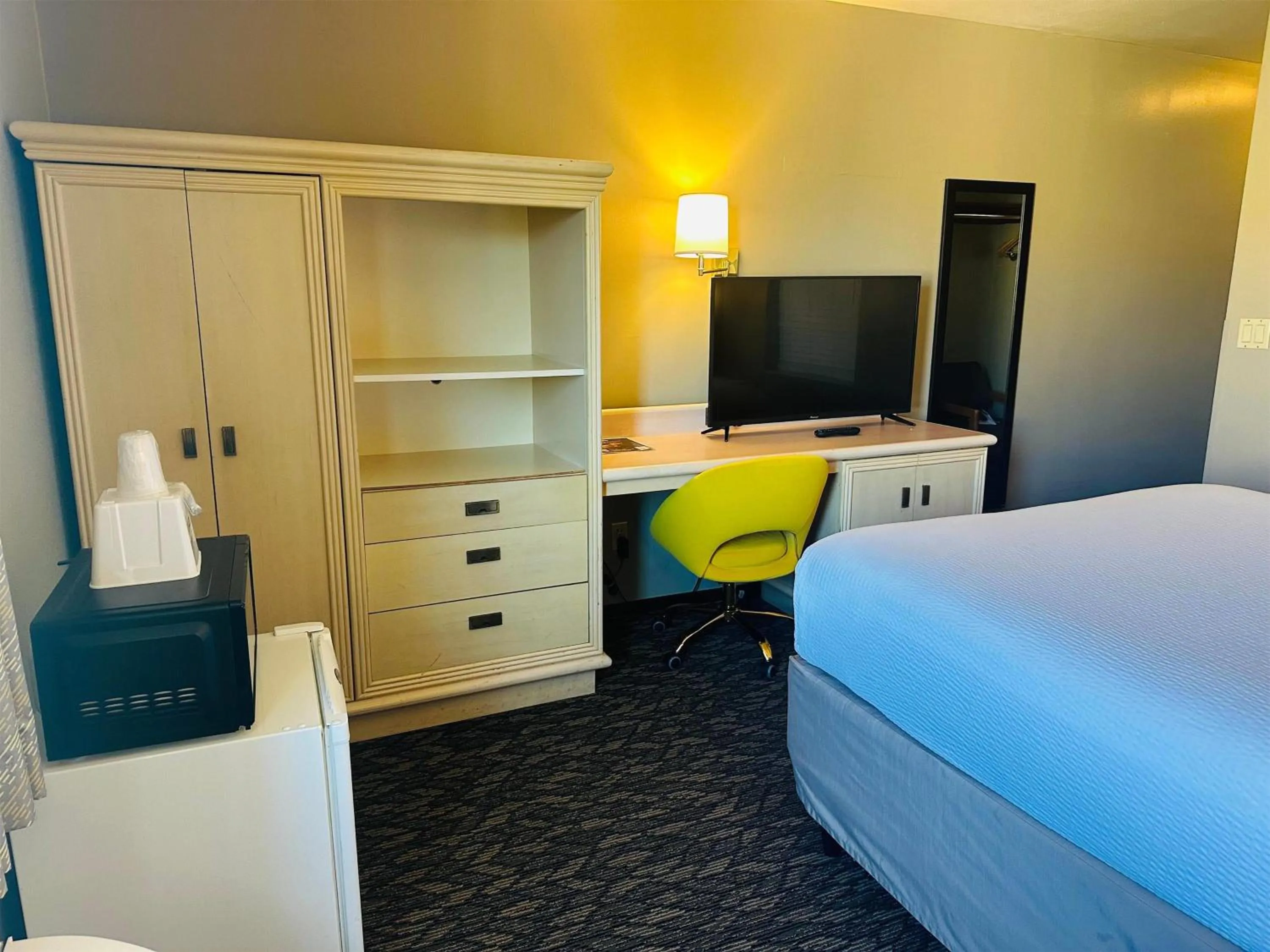 Photo of the whole room, Bed in Days Inn by Wyndham Seatac Airport