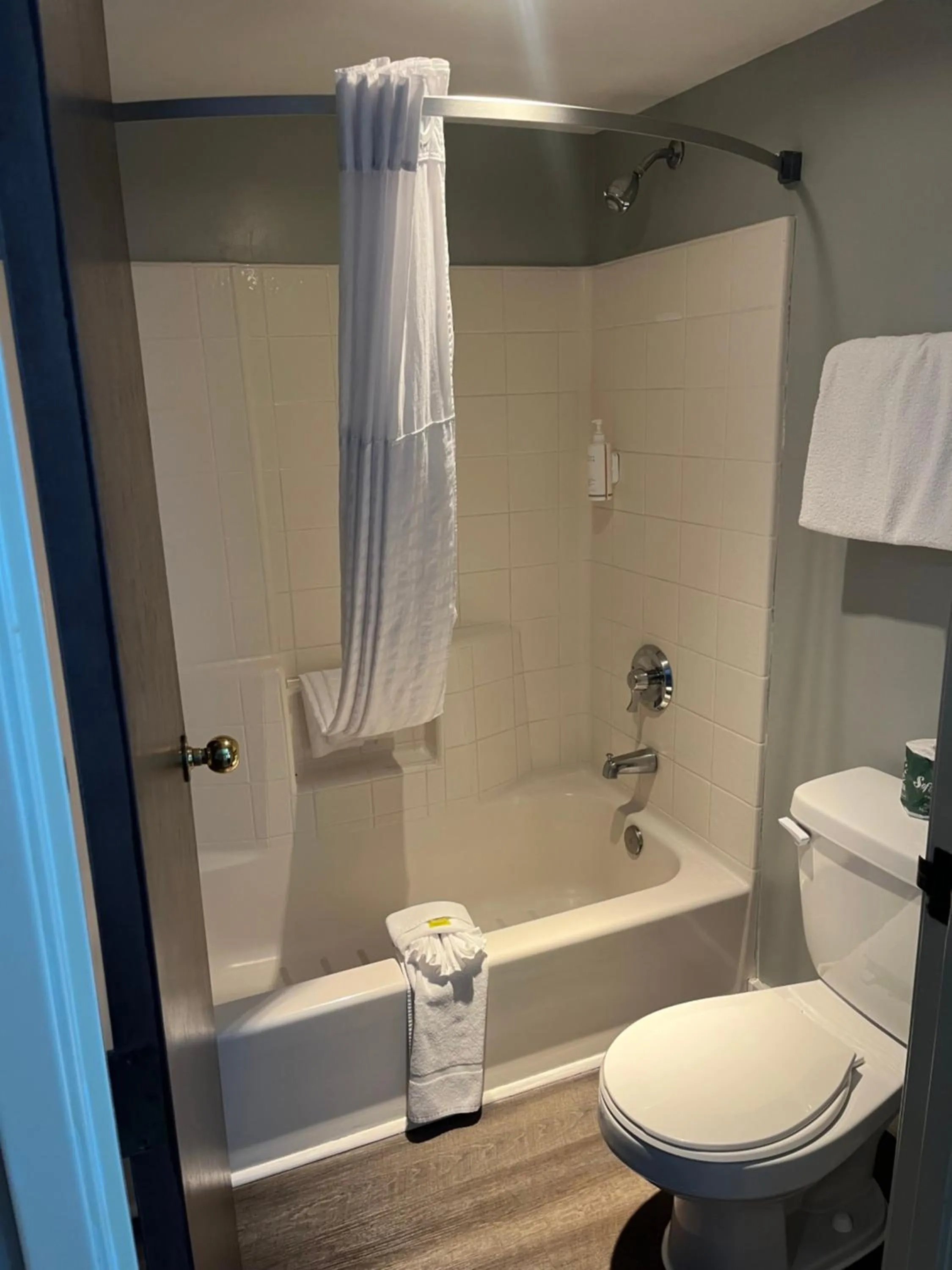 Days Inn by Wyndham Seatac Airport