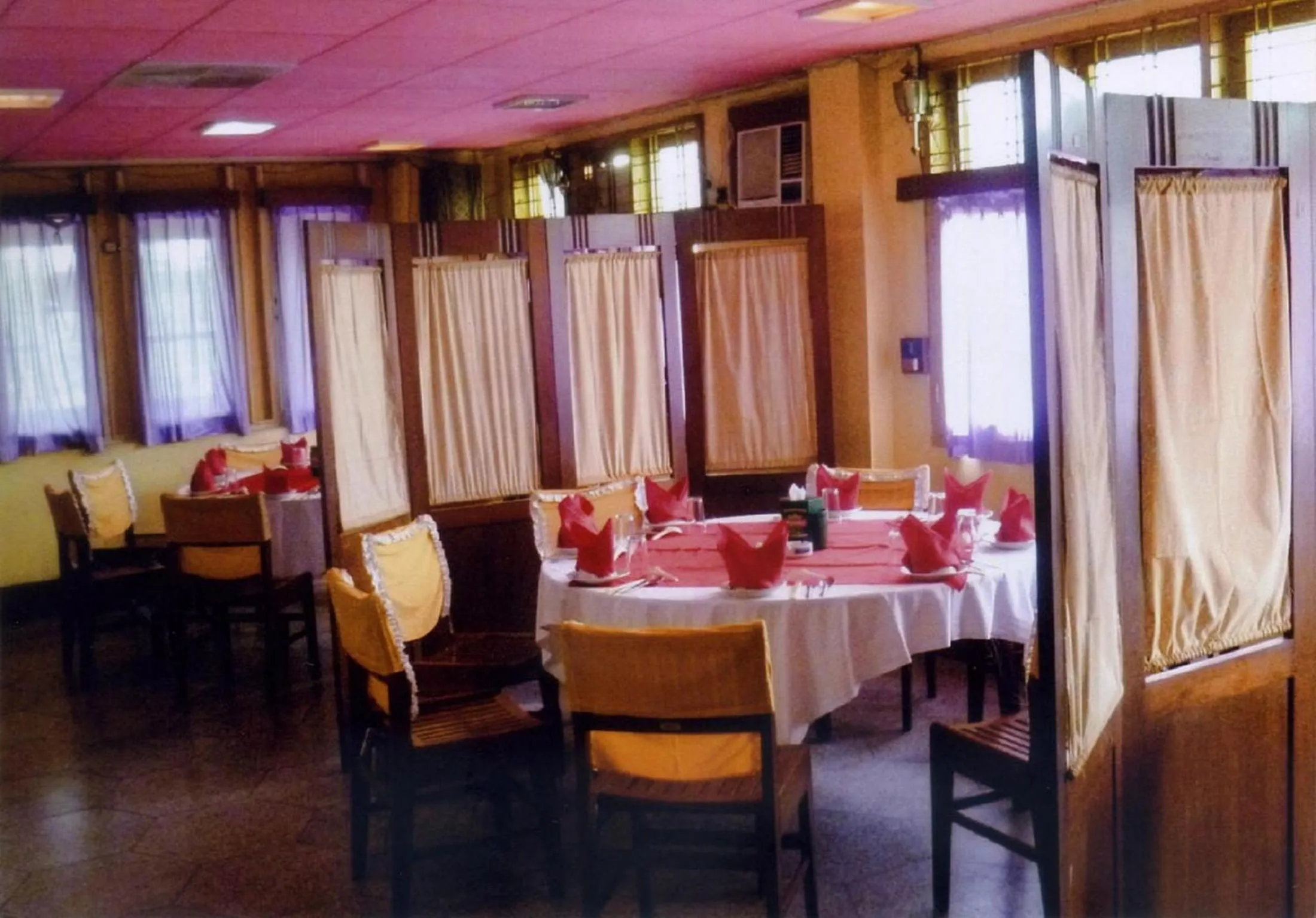 Restaurant/places to eat in Hotel Shwe Eain Taw