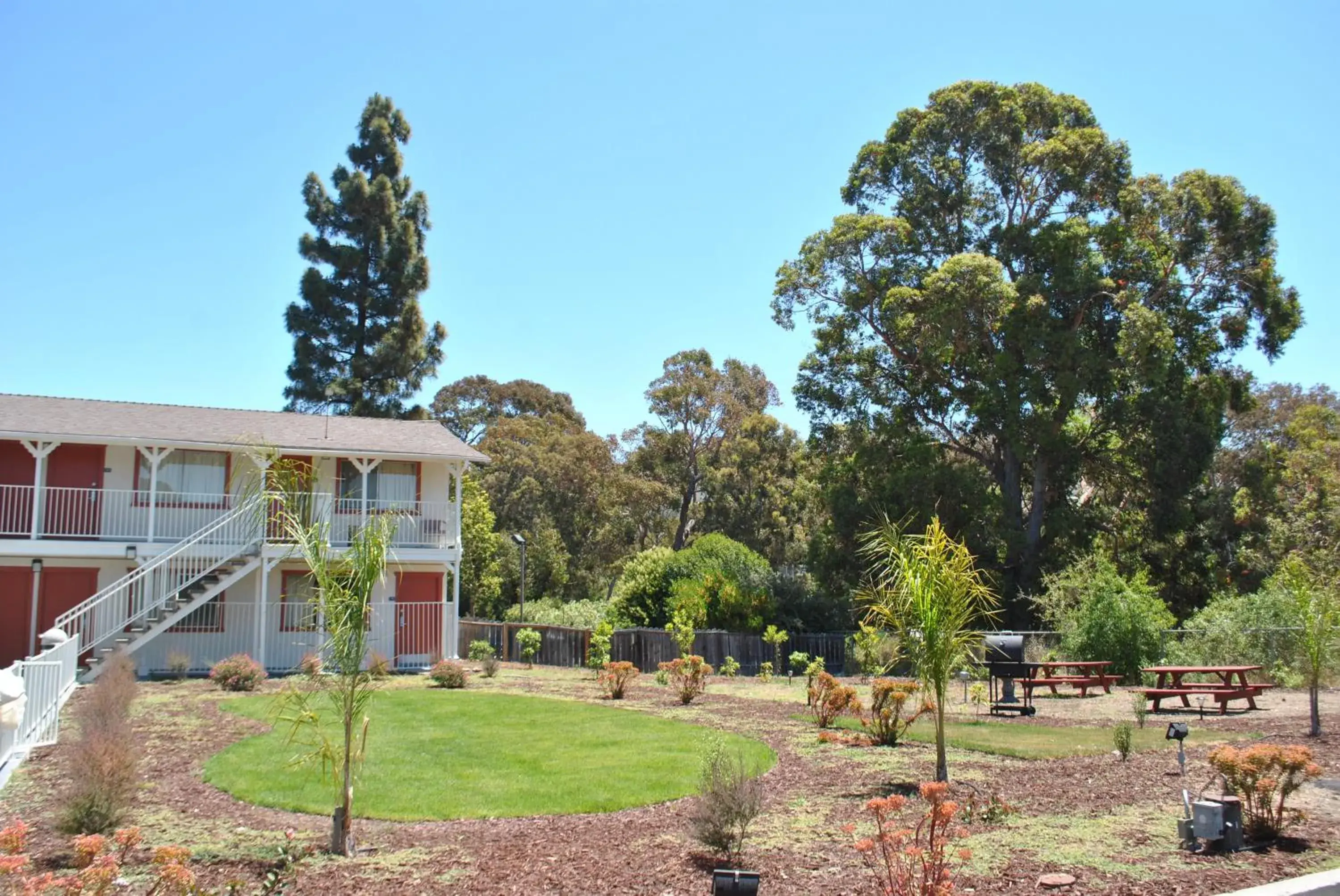 Facade/entrance in Budget Inn Facade/entrance in Budget Inn