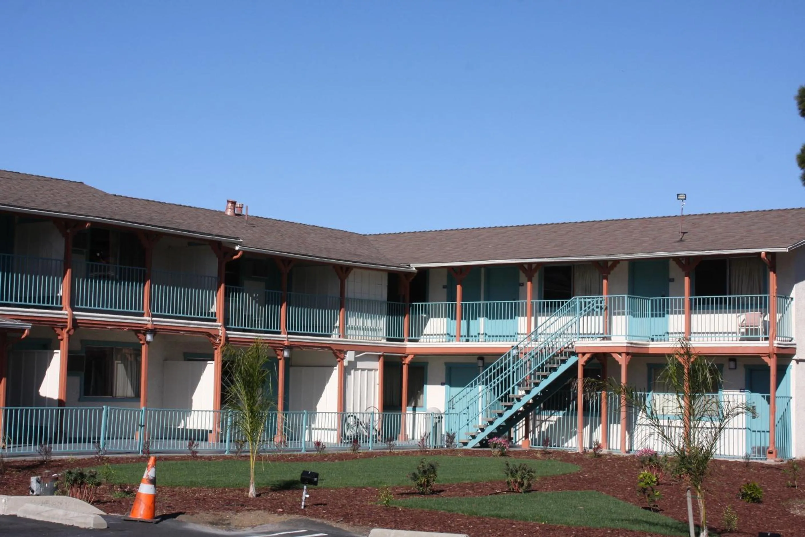 Facade/entrance in Budget Inn