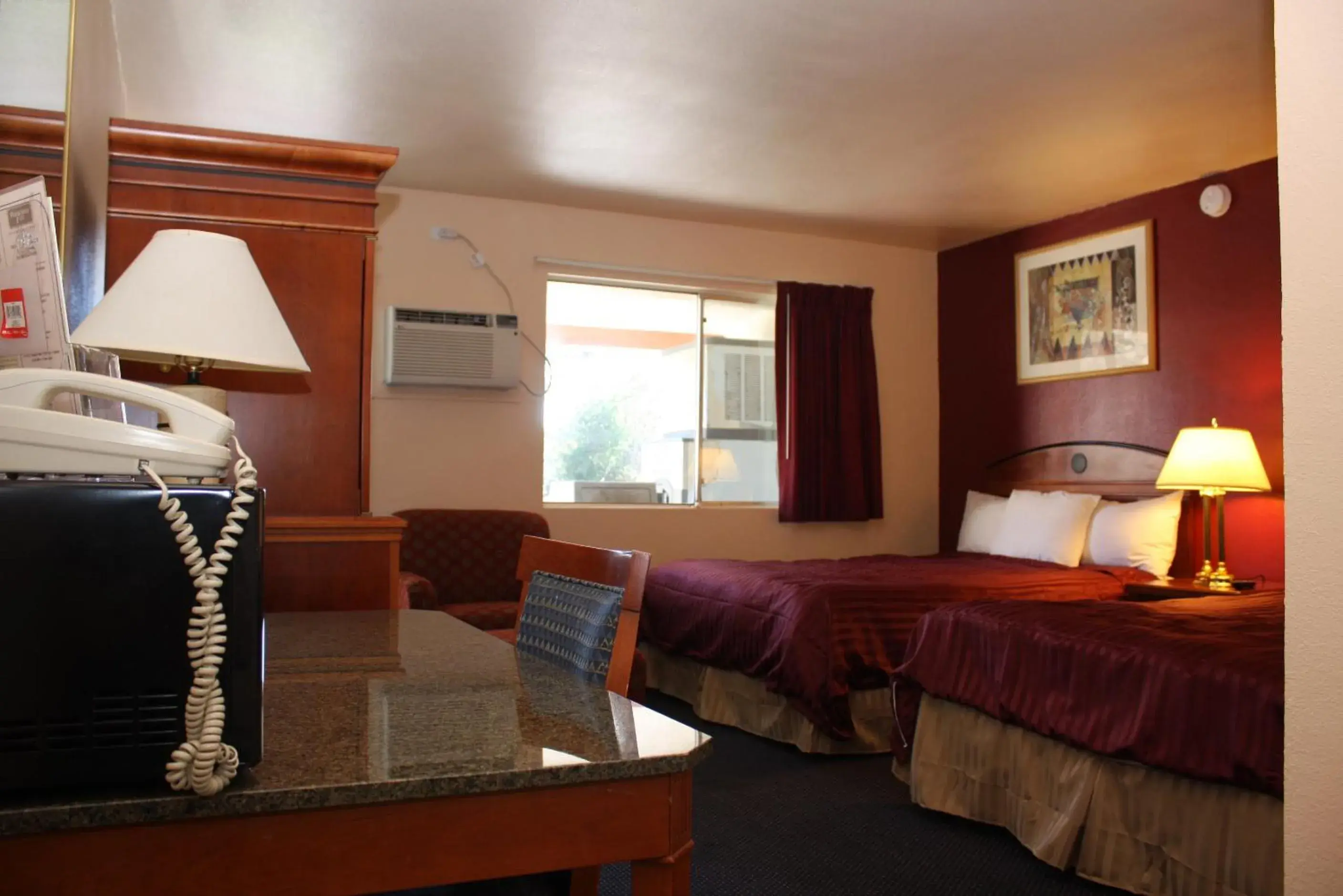 Photo of the whole room, Bed in Budget Inn Photo of the whole room, Bed in Budget Inn