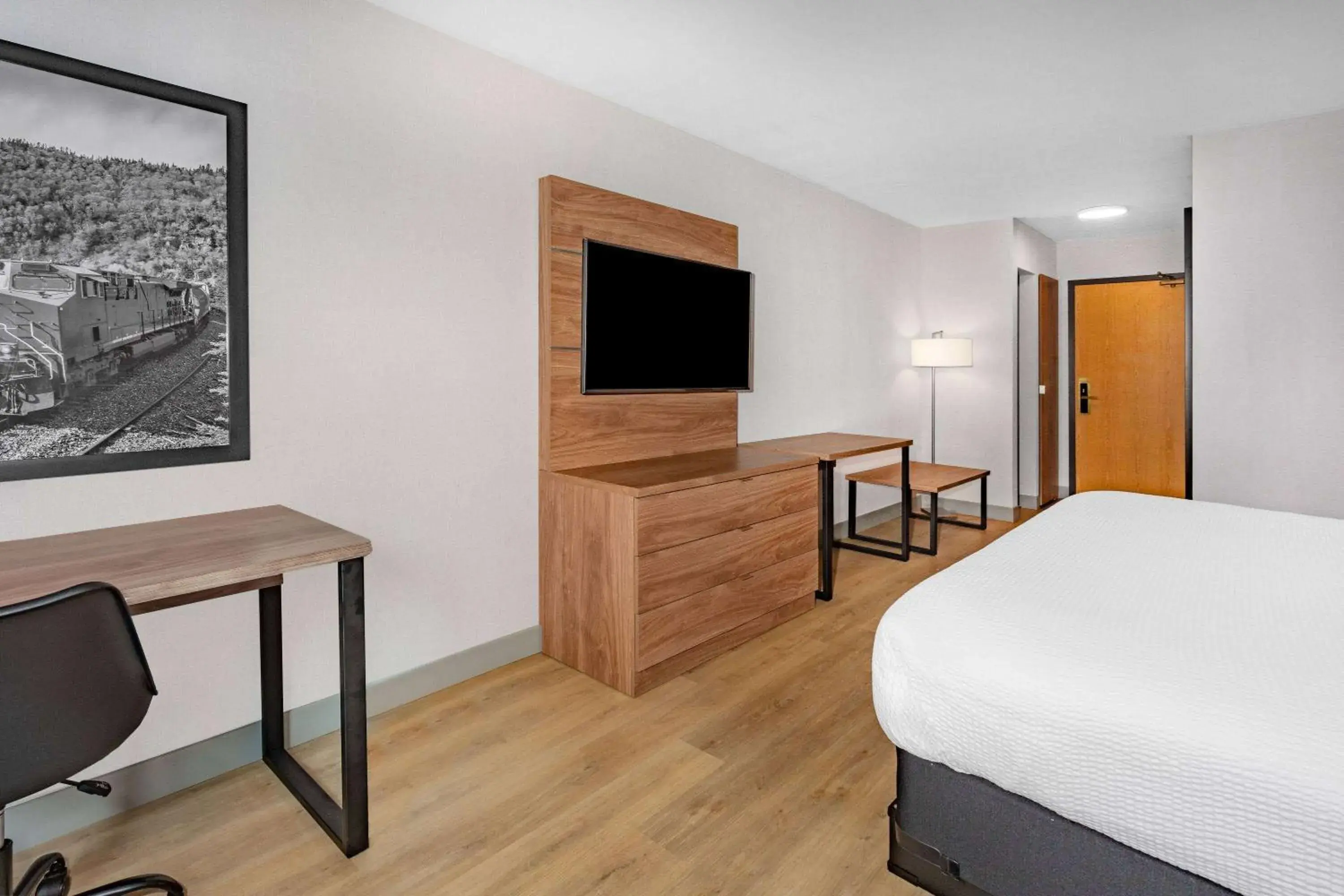 Photo of the whole room, Bed in Super 8 by Wyndham Cornwall ON Photo of the whole room, Bed in Super 8 by Wyndham Cornwall ON