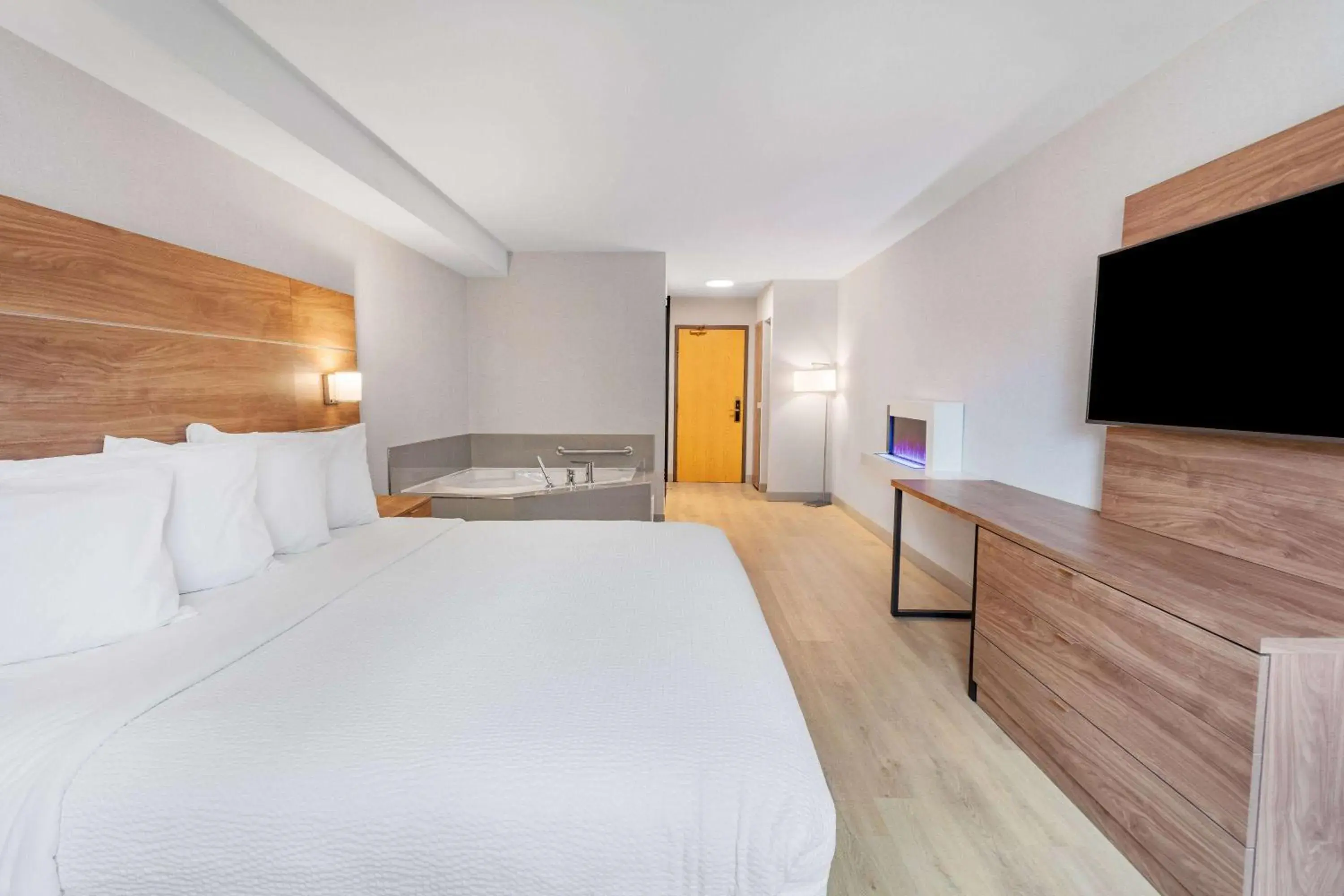 Bed in Super 8 by Wyndham Cornwall ON Bed in Super 8 by Wyndham Cornwall ON