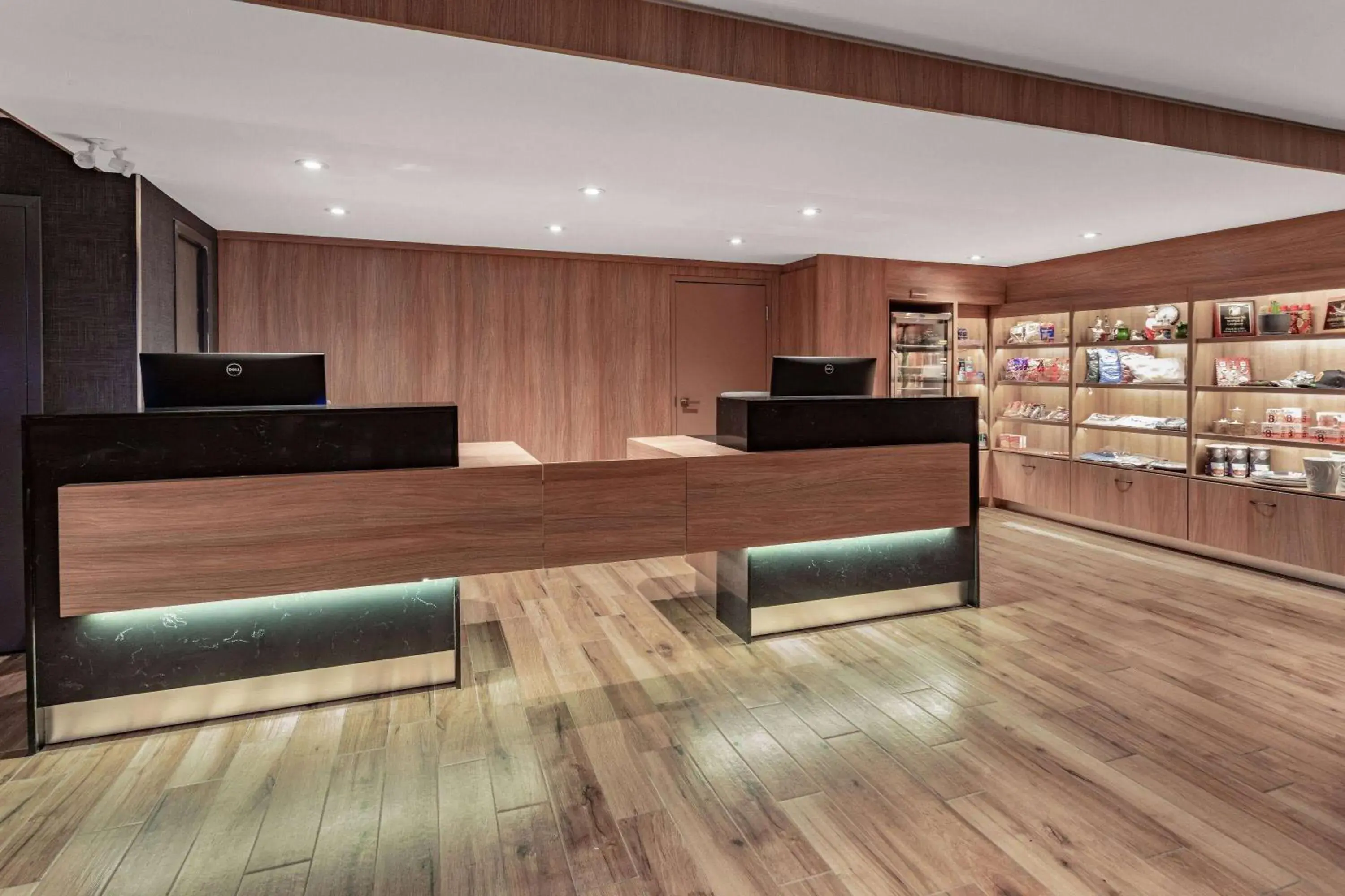 Lobby or reception in Super 8 by Wyndham Cornwall ON Lobby or reception in Super 8 by Wyndham Cornwall ON