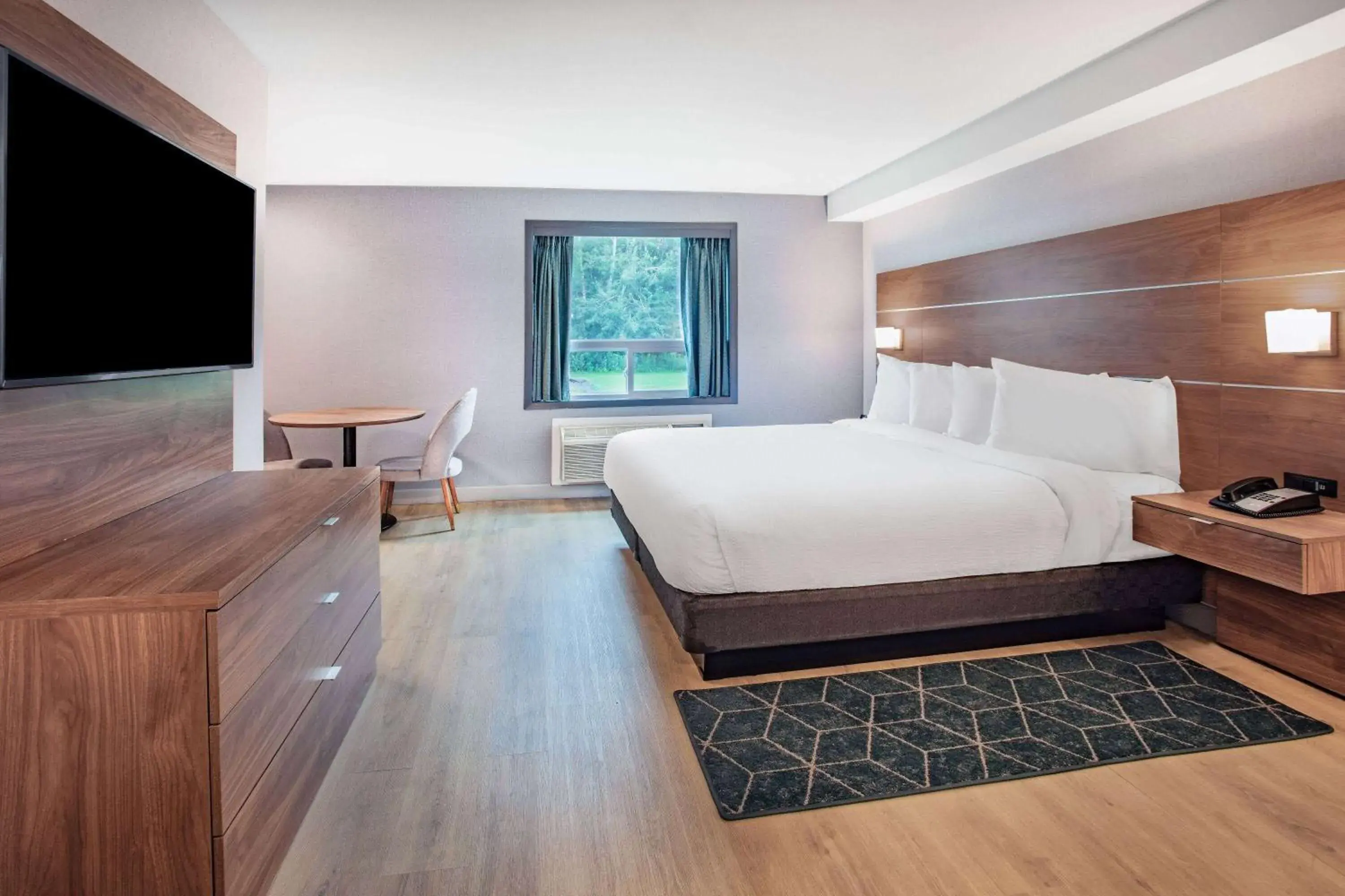 Photo of the whole room, Bed in Super 8 by Wyndham Cornwall ON Photo of the whole room, Bed in Super 8 by Wyndham Cornwall ON