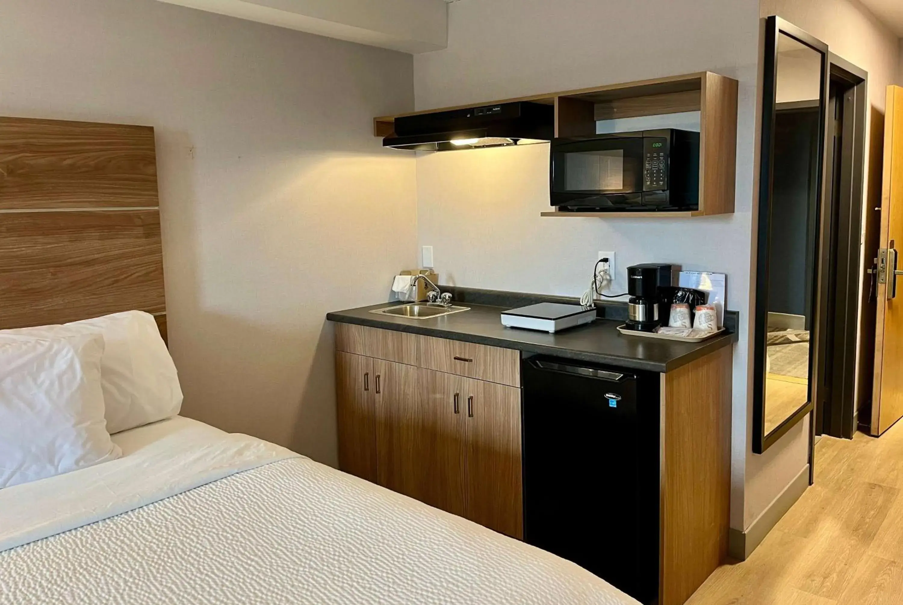 Photo of the whole room, Bed in Super 8 by Wyndham Cornwall ON Photo of the whole room, Bed in Super 8 by Wyndham Cornwall ON