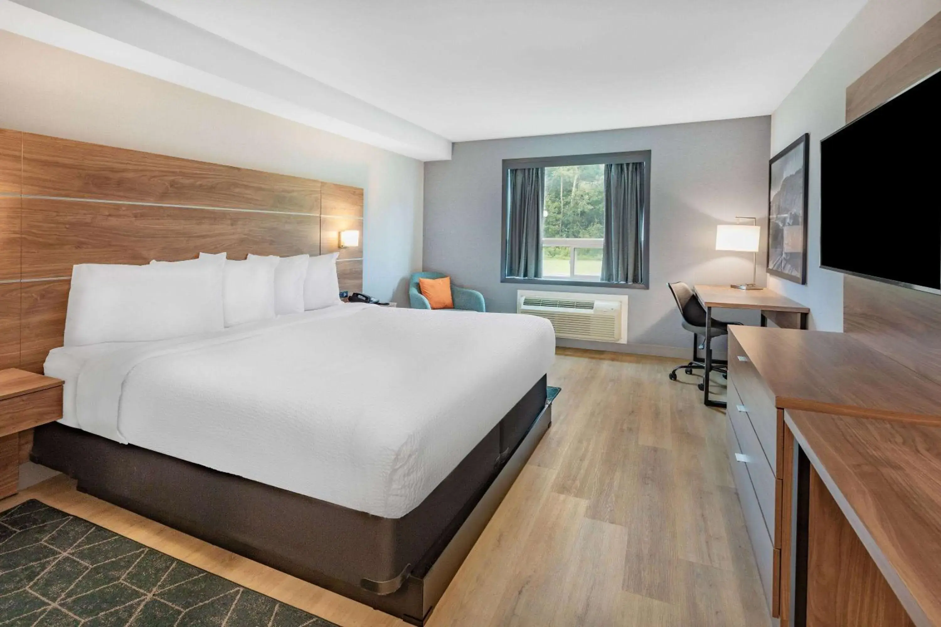 Photo of the whole room, Bed in Super 8 by Wyndham Cornwall ON Photo of the whole room, Bed in Super 8 by Wyndham Cornwall ON