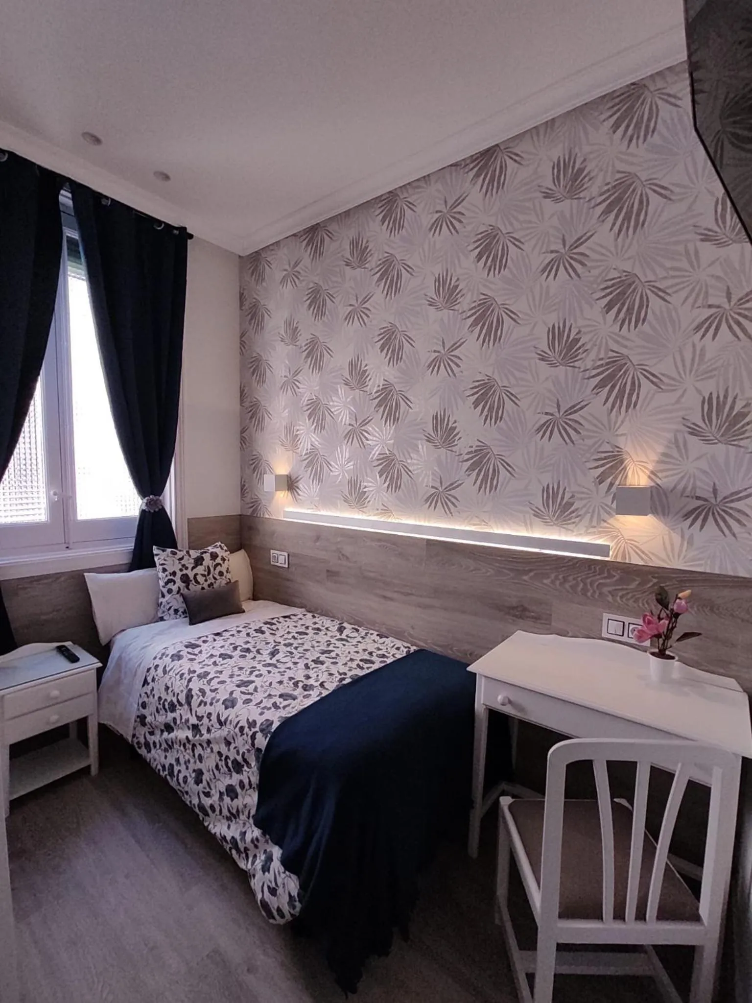 Bed in Hostal Alfaro