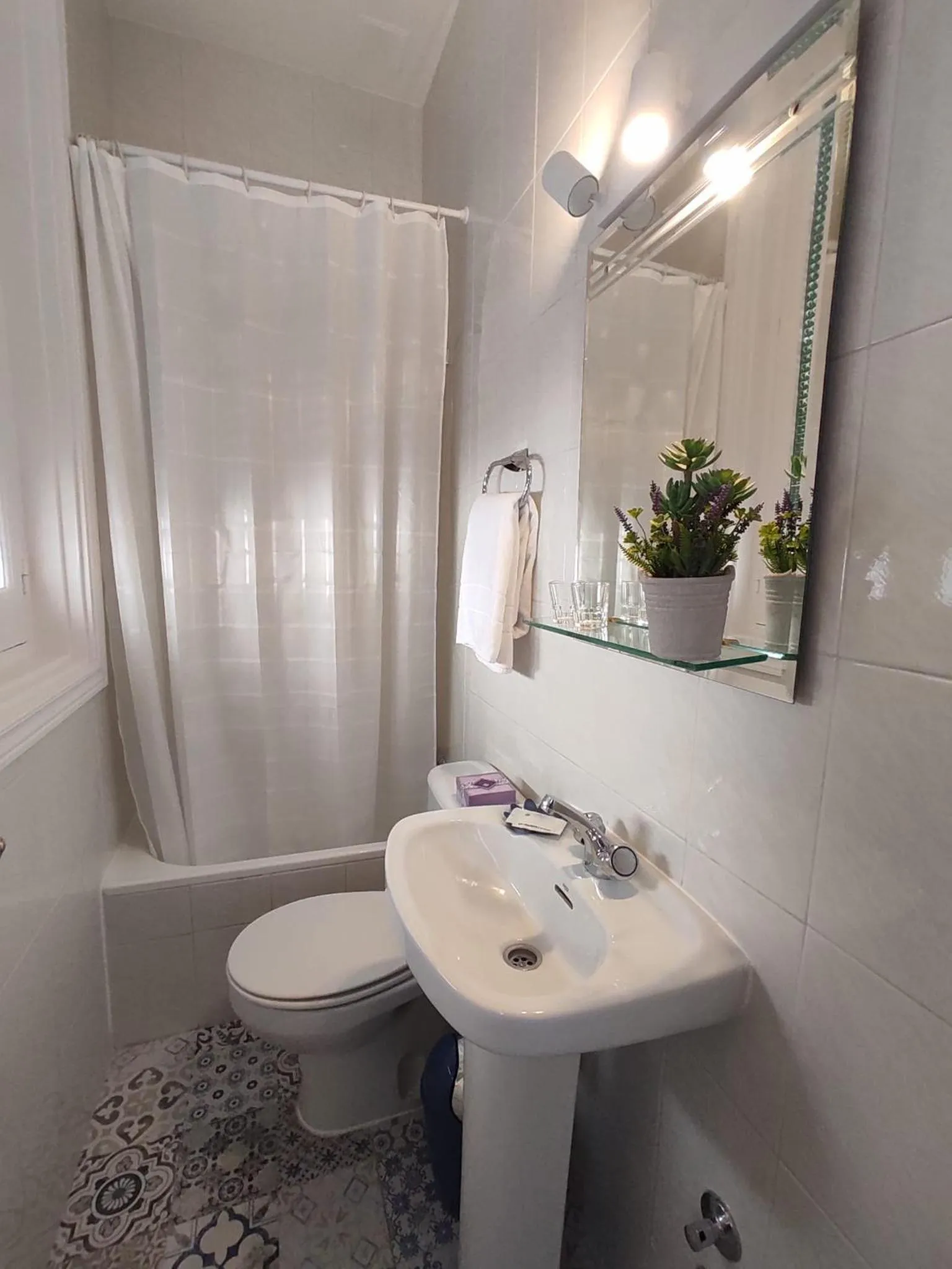 Bathroom in Hostal Alfaro