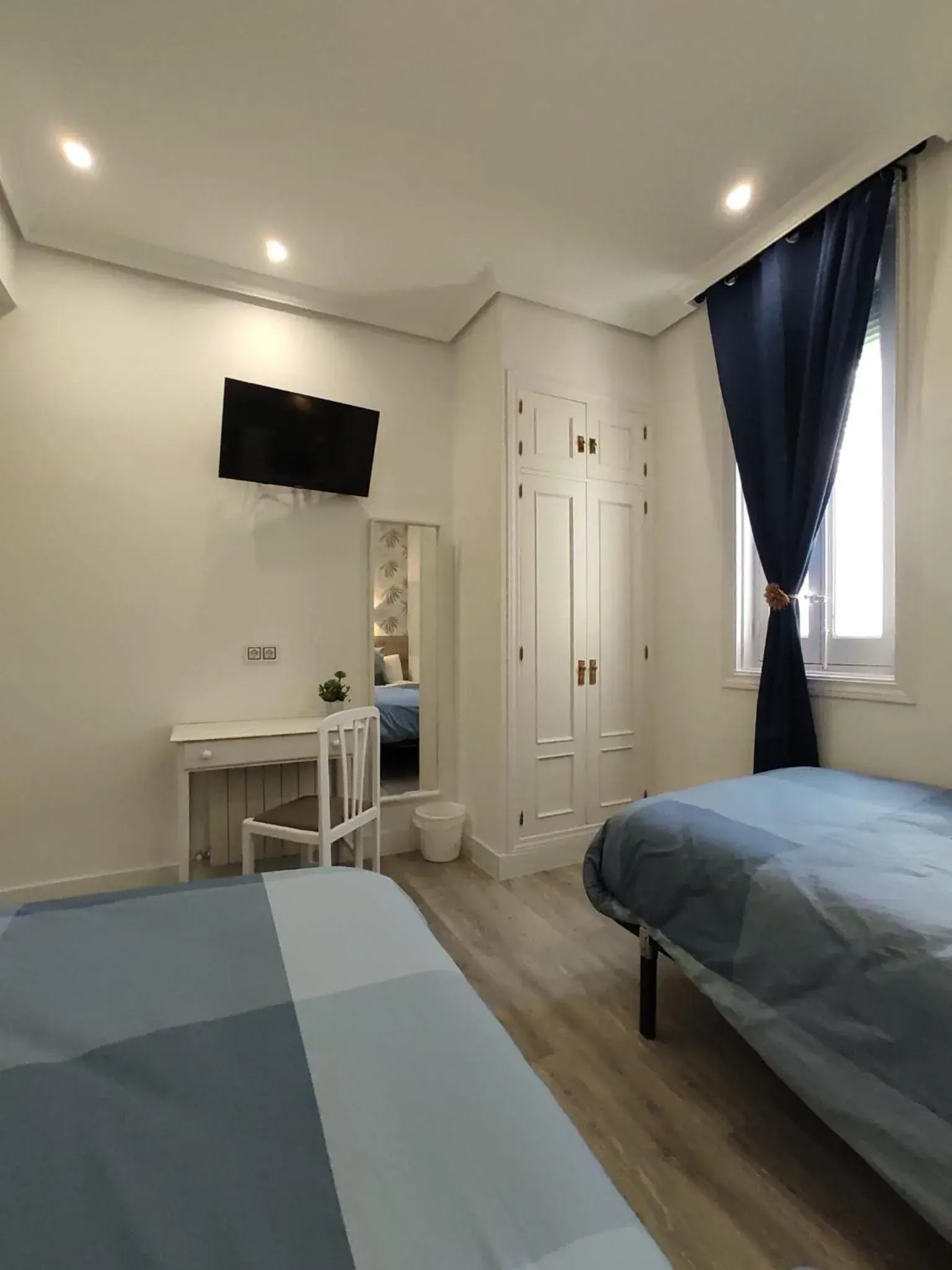 Double Room with Two Double Beds in Hostal Alfaro Double Room with Two Double Beds in Hostal Alfaro