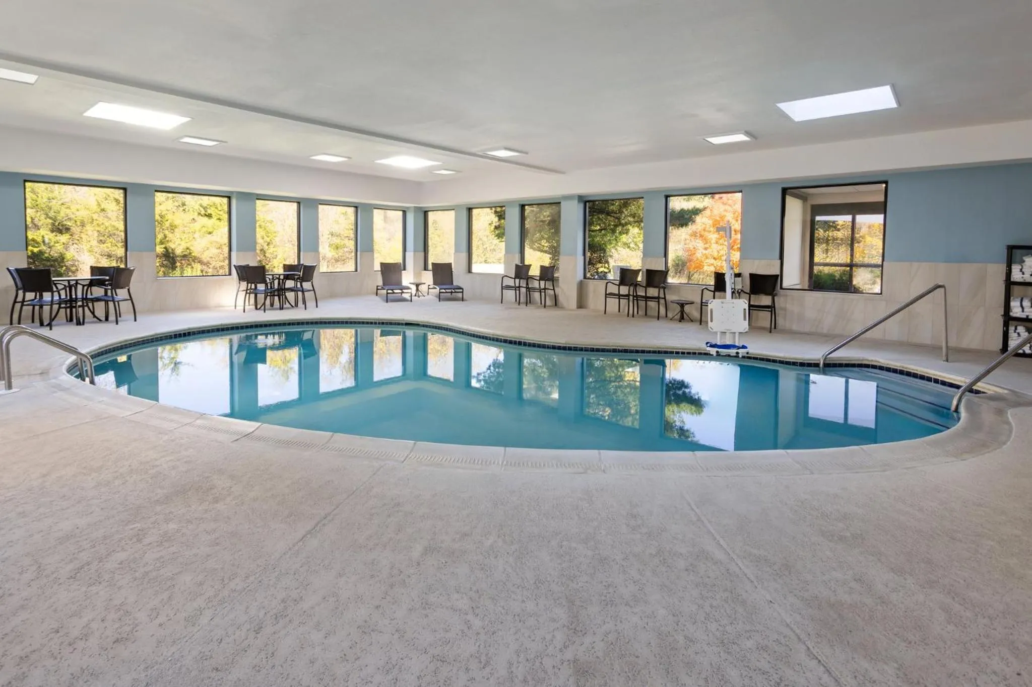 Swimming pool in Holiday Inn Express Harrisburg I-81 - Hershey By IHG