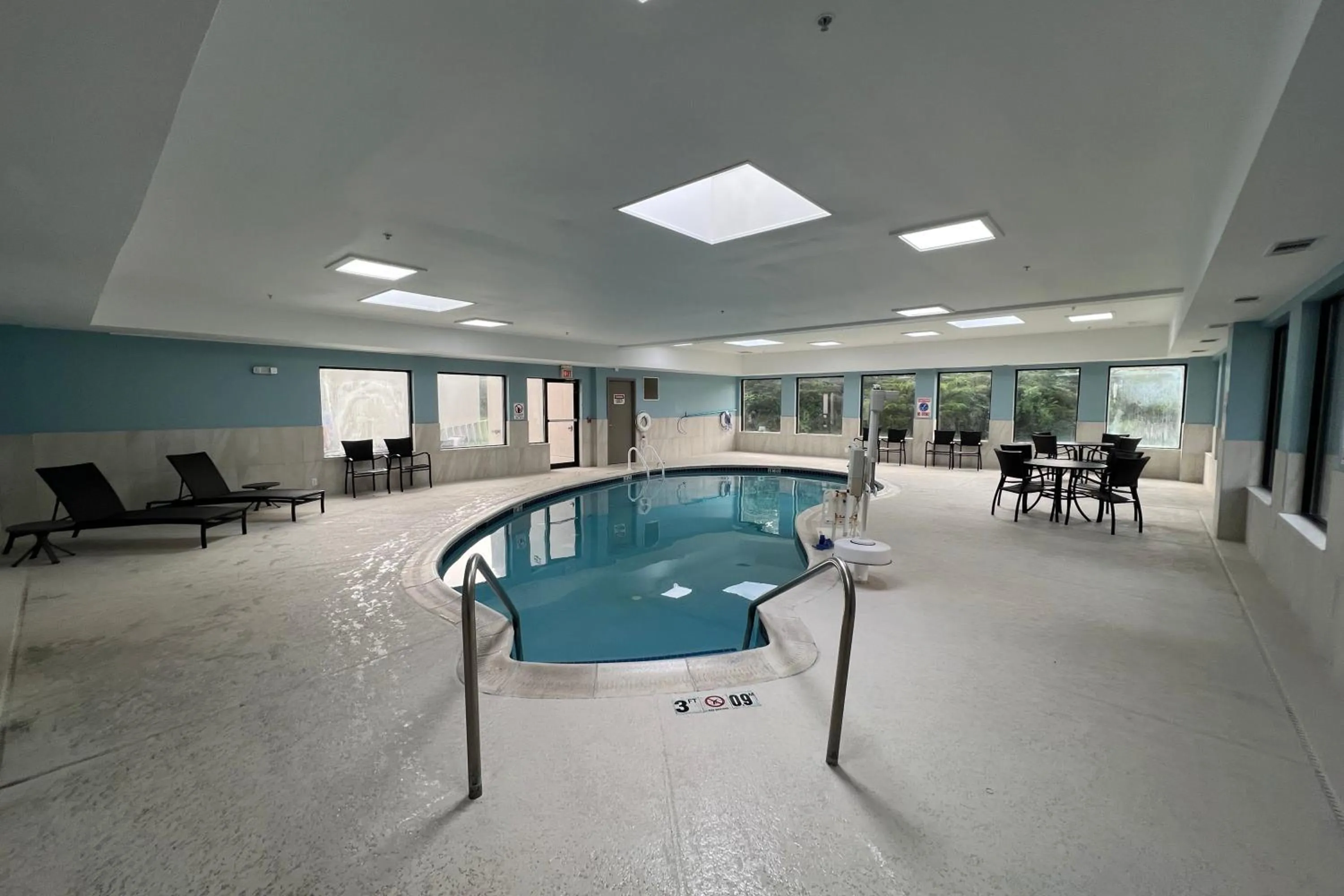 Swimming pool in Holiday Inn Express Harrisburg I-81 - Hershey By IHG