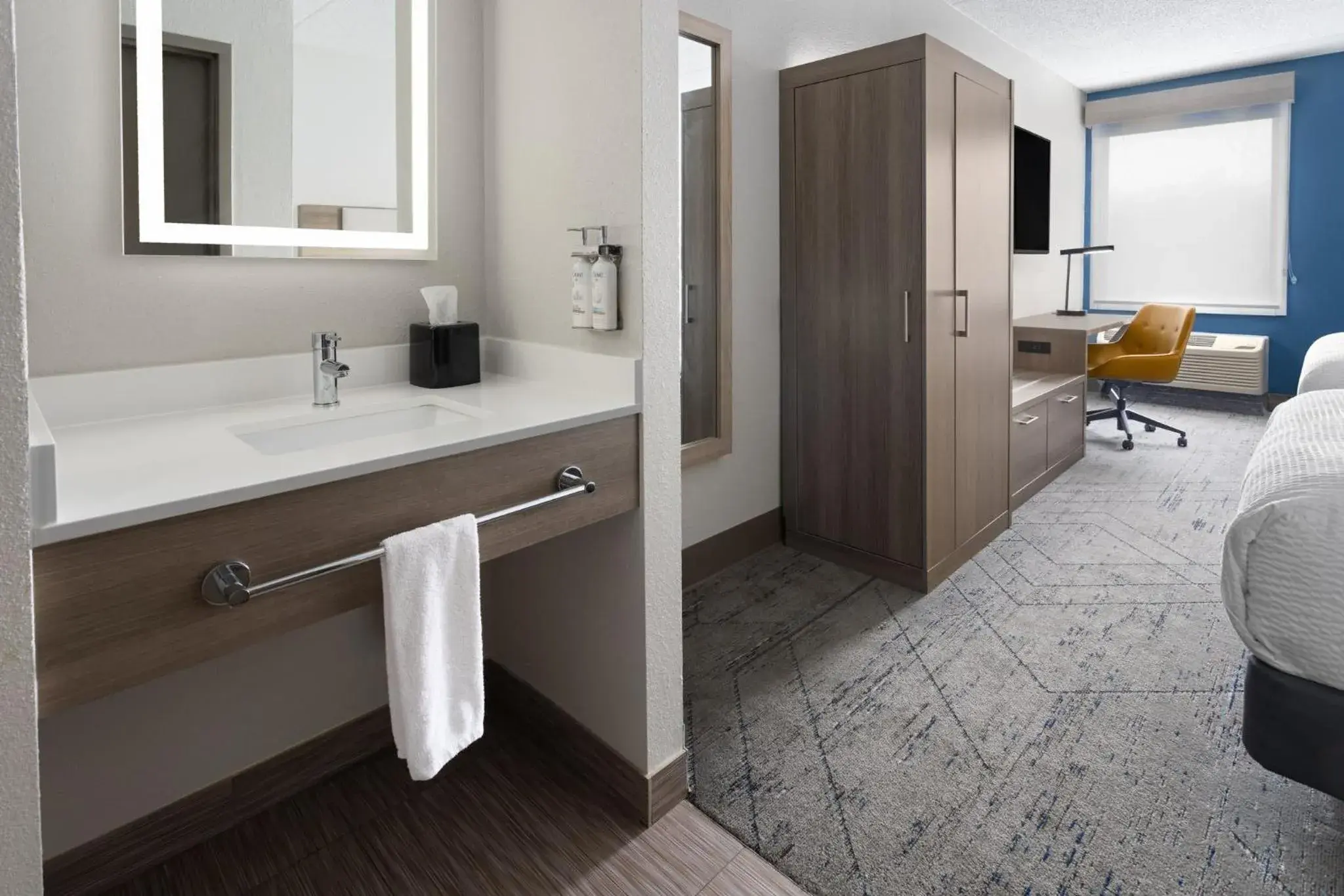 Standard Room with Two Queen Beds in Holiday Inn Express Harrisburg I-81 - Hershey By IHG Standard Room with Two Queen Beds in Holiday Inn Express Harrisburg I-81 - Hershey By IHG