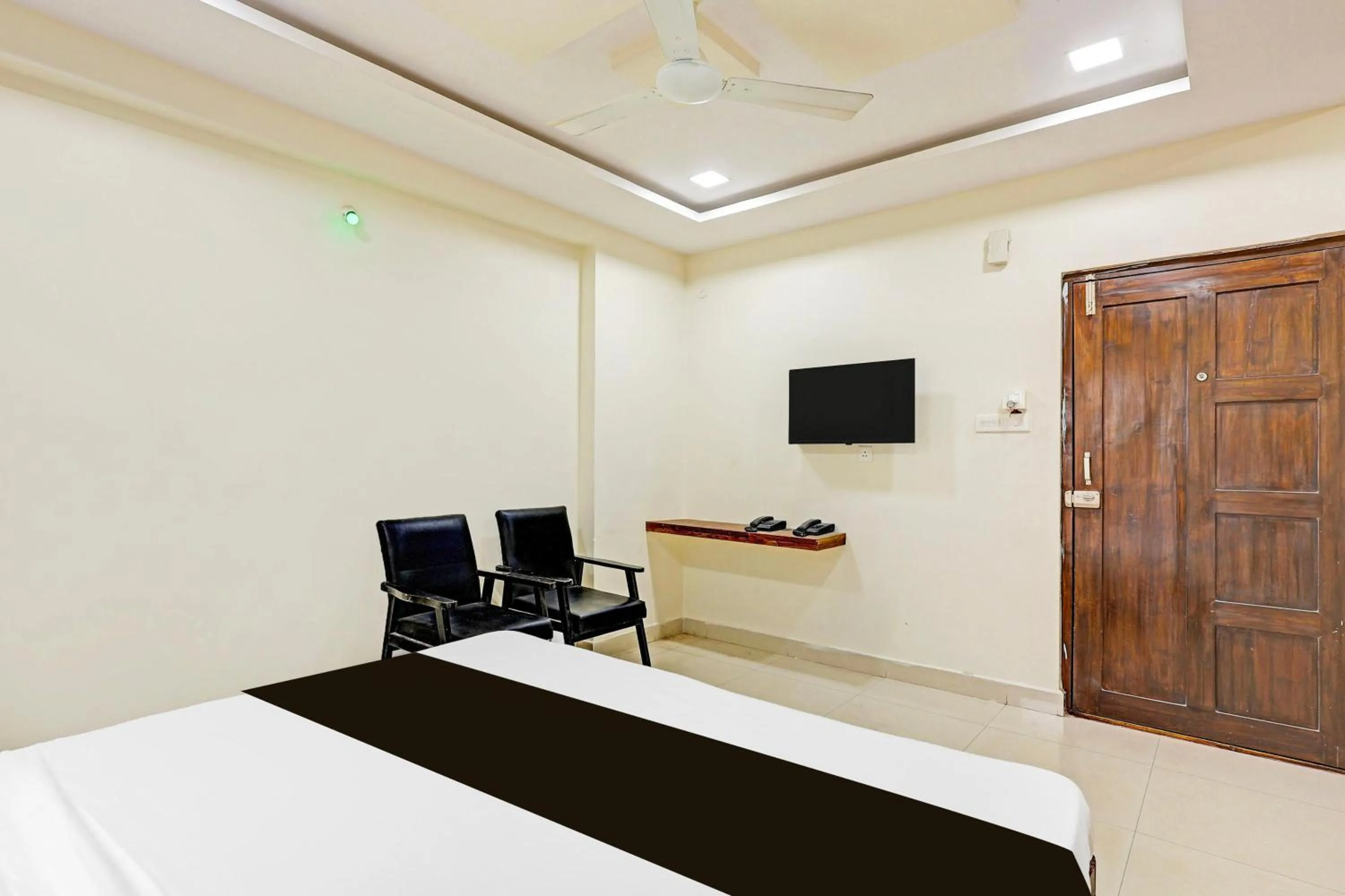 Bedroom, Bed in Super Collection O Beach Road Near GITAM